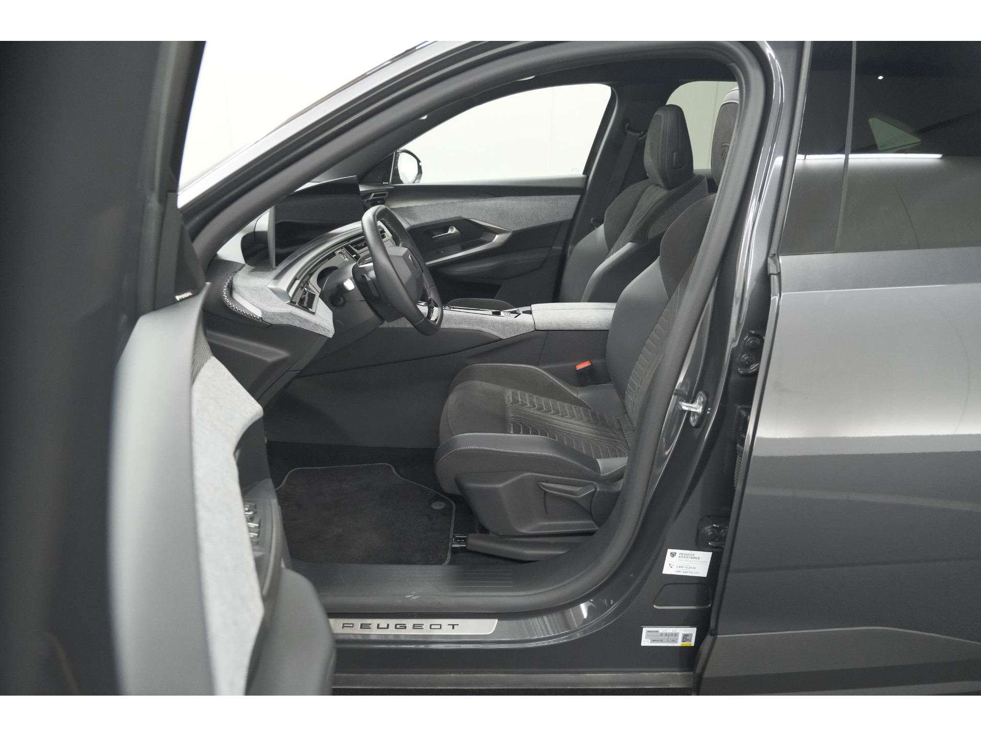 Peugeot 3008 1.2 Hybrid 136 GT | Panoramdak | 360 Camera | Stoelverwarming | Elektrische Kofferklep | Allseason Banden