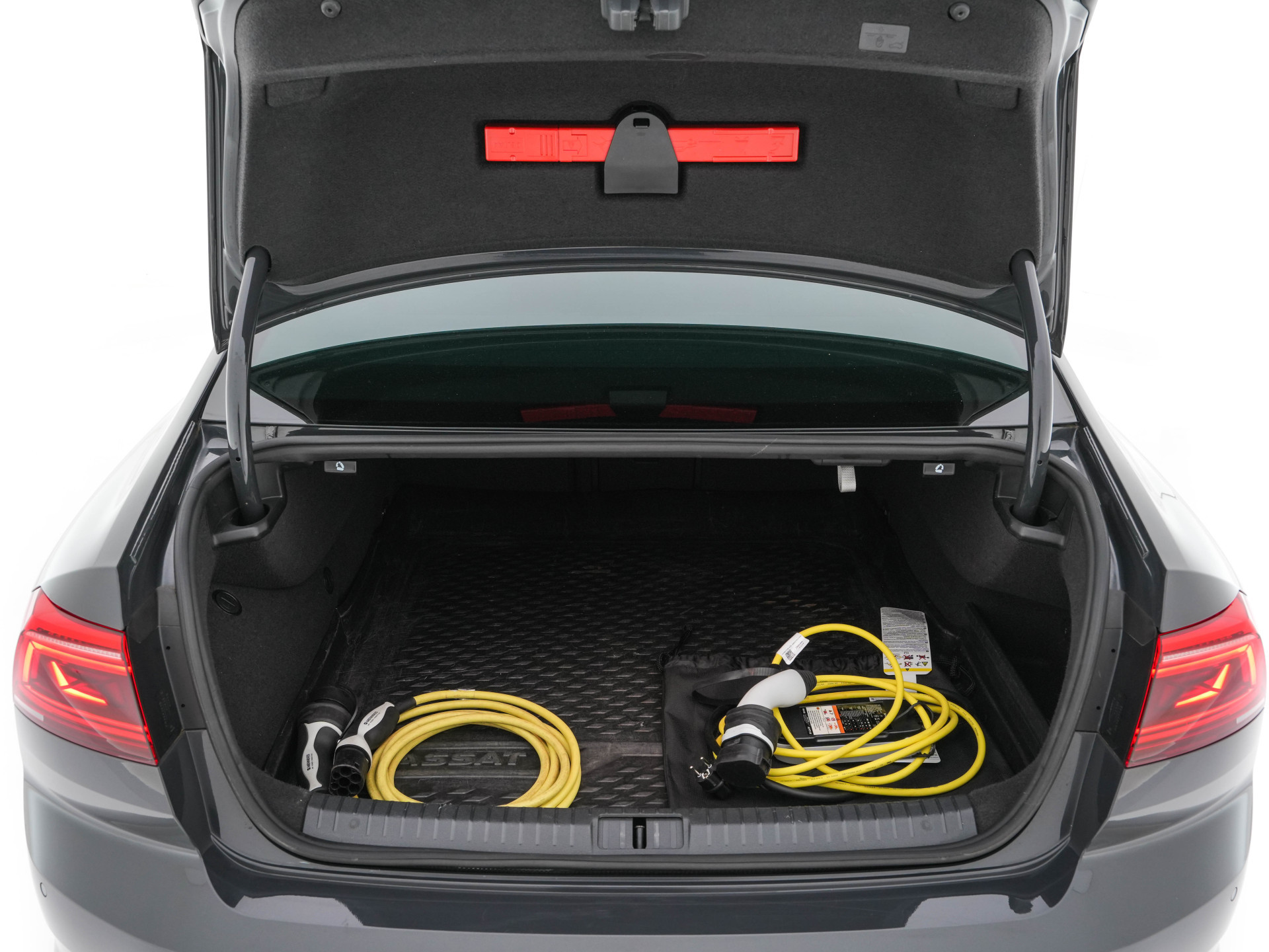 Volkswagen Passat 1.4 TSI GTE Business (Plug-In) (INCL-BTW) Aut. *FULL-LED | DIGI-COCKPIT | ADAPTIVE-CRUISE | NAVI-FULLMAP | KEYLESS | DAB+ | COMFORT-SEATS | SHIFTPADDLES | PRIVACY-GLASS | PDC | CAMERA | CARPLAY | 17''ALU*