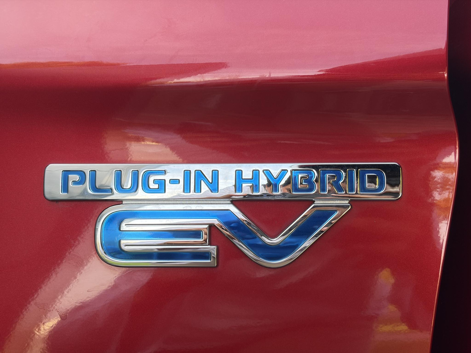 Mitsubishi Outlander 2.4 PHEV Intense ✓1e Eigenaar✓Trakhaak✓SOH 67%✓Carplay✓Camera✓Alcantara-Leder✓Stoelverw-Stoelverkoeling✓Clima✓Cruise✓Pdc V+A✓Keyless✓Net beurt gehad✓18" Lmv✓N.A.P✓Apk tot 10-2027