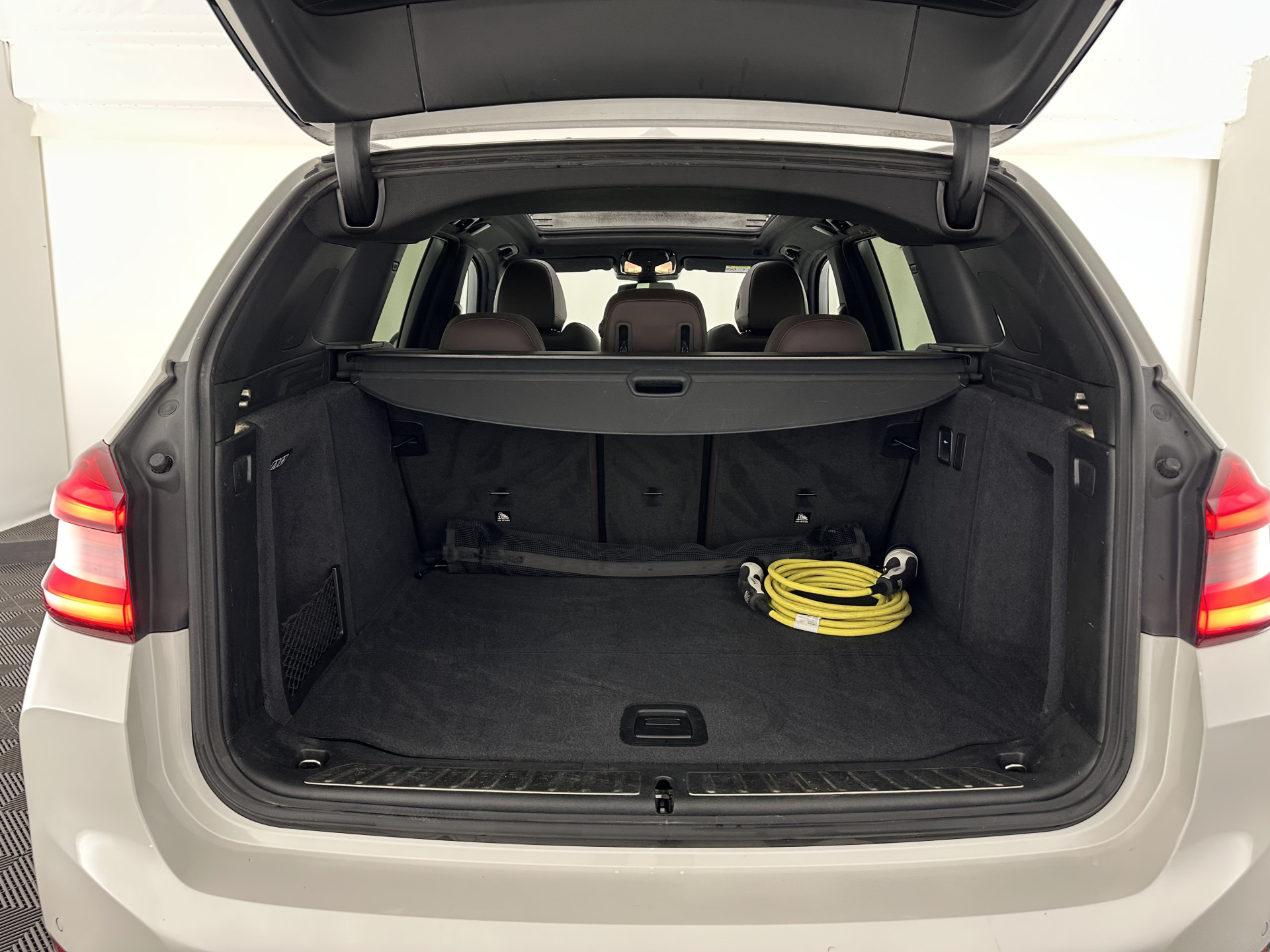 BMW iX3 High Executive 80 kWh [ 3-Fase ] (INCL-BTW) Aut. *PANO | LEATHER | HARMAN/KARDON | FULL-LED | BLINDSPOT | MEMORY-PACK | DIGI-COCKPIT | HEATED-SPORTSEATS | KEYLESS | TOPVIEW | DAB+ | NAVI-FULLMAP | HEAD-UP | PRIVACY-GLASS | 2