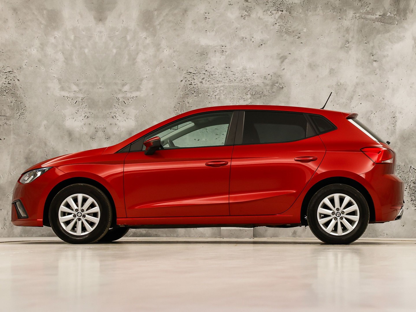 SEAT Ibiza 1.0 Sport (APPLE CARPLAY, GROOT NAVI, CLIMATE, GETINT GLAS, SPORTSTOELEN, LM VELGEN, CRUISE, NIEUWSTAAT)