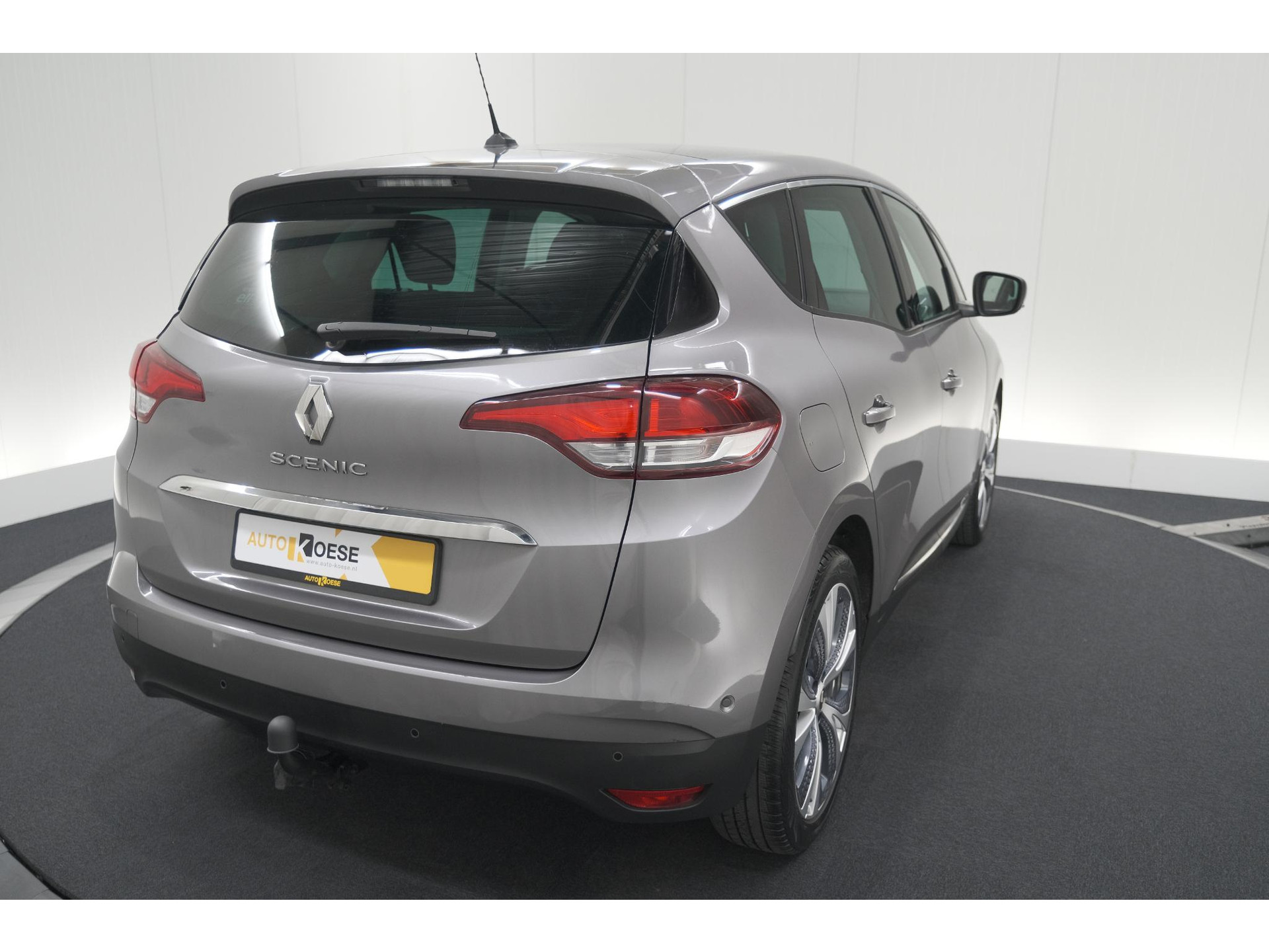 Renault Scénic TCe 130 Intens | Trekhaak | Panoramadak | Camera | Apple Carplay | Dodehoekdetectie