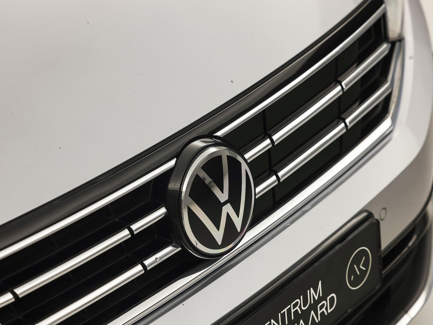 Volkswagen Passat Variant 1.4 TSI PHEV GTE 218Pk Automaat (APPLE CARPLAY, SOH 88,9%, GROOT NAVI, CAMERA, TREKHAAK, KEYLESS, SPORTSTOELEN, STOELVERWARMING, GETINT GLAS, NIEUWSTAAT)