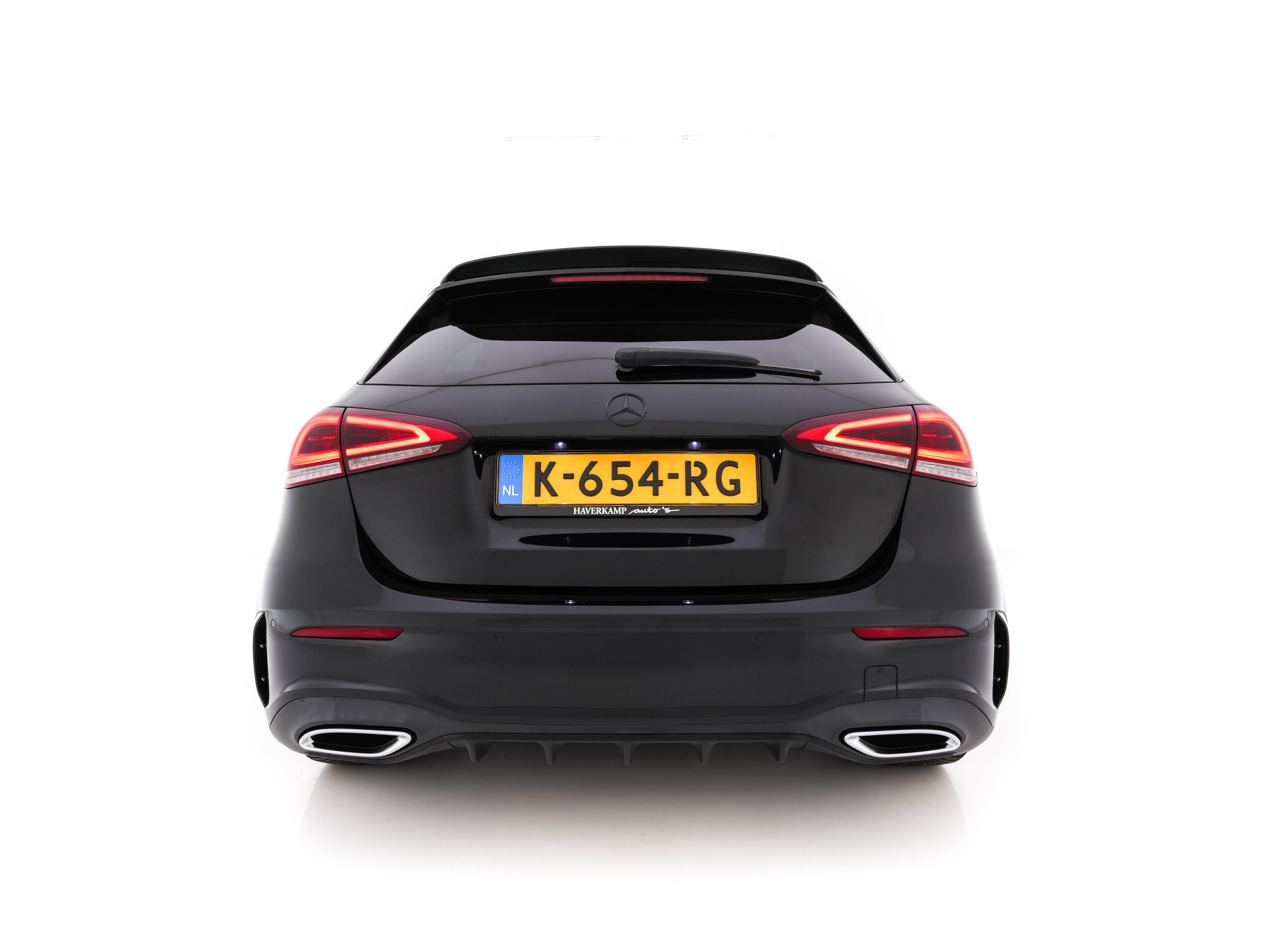 Mercedes-Benz A-klasse 160 AMG-Sportpack Business-Solution (INCL-BTW) *WIDESCREEN-DIGI-COCKPIT | FULL-LED | LEATHER-MICROFIBRE | CAMERA | DYNAMIC-SELECT | CRUISE | HEATED-SPORTSEATS | PRIVACY-GLASS | DAB | AMBIENT-LIGHT | 18"ALU*