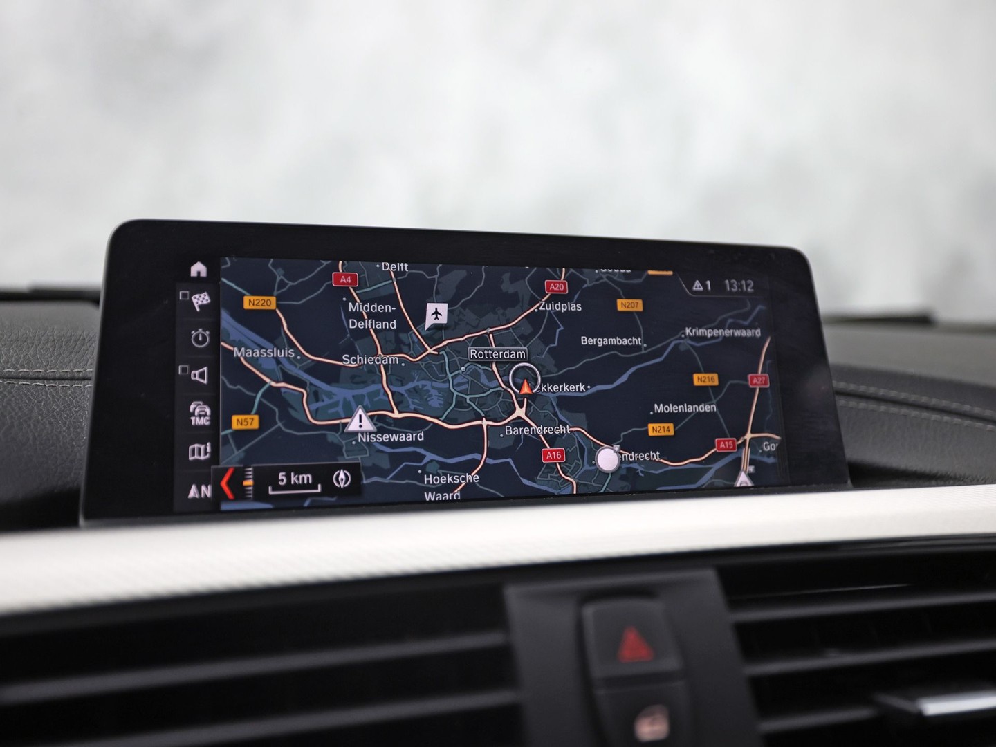 BMW 3 Serie 318i M Sport High Executive Automaat (VIRTUAL COCKPIT, M PAKKET, GROOT NAVI, STOELVERWARMING, SPORT AUTOMAAT, SPORTSTOELEN, TREKHAAK, GETINT GLAS, PARKEERSENSOREN, NIEUWSTAAT)