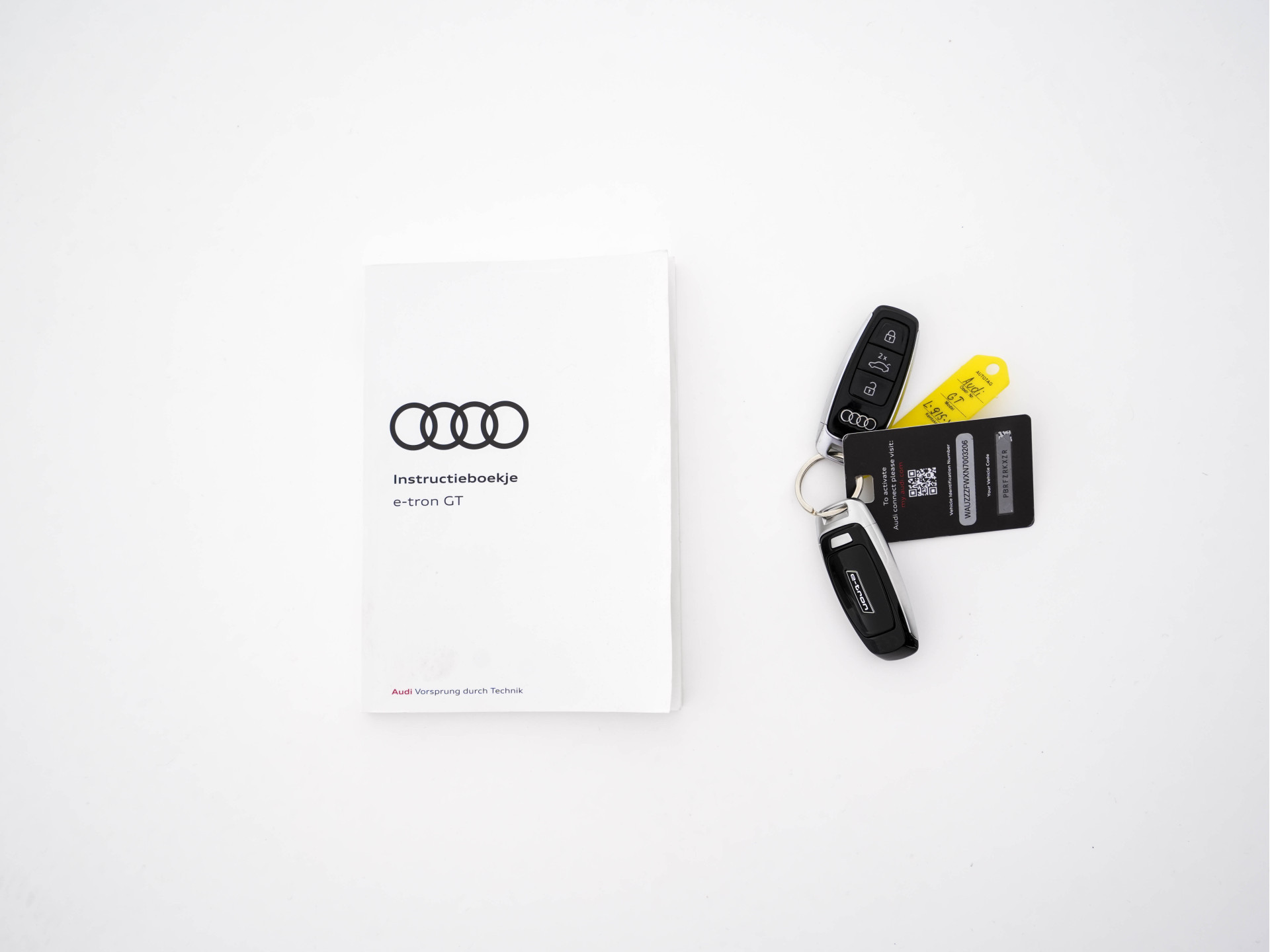 Audi e-tron GT 93 kWh Quattro [ 3-Fase ] {SOH-93%} (INCL-BTW) *PANO | FULL-LED | LEATHER | AUDI-SOUNDSYSTEM | DIGI-COCKPIT | NAVI-FULLMAP | HEATED-SPORTSEATS | TOP-VIEW | DAB | KEYLESS | LANE-ASSIST | SHIFT-PADDLES | PRIVACY-GLASS | 20