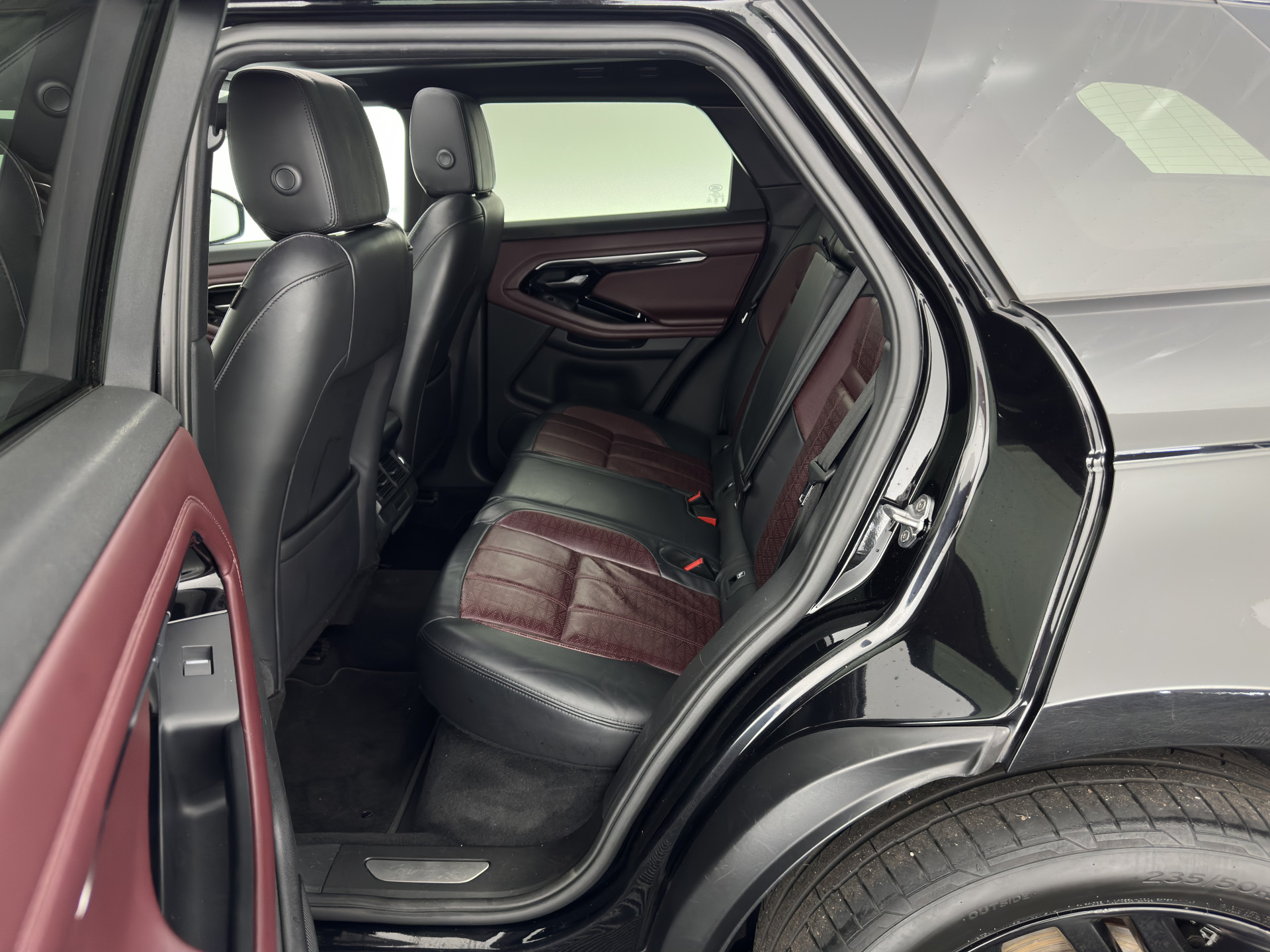 Land Rover Range Rover Evoque 2.0 D150 R-Dynamic *PANO | LEATHER | FULL-LED | NAVI-FULLMAP | CAMERA | KEYLESS | ECC | TOPVIEW | CARPLAY | HEATED-COMFORTSEATS | PDC | CRUISE | PRIVACY-GLASS | 20''ALU*