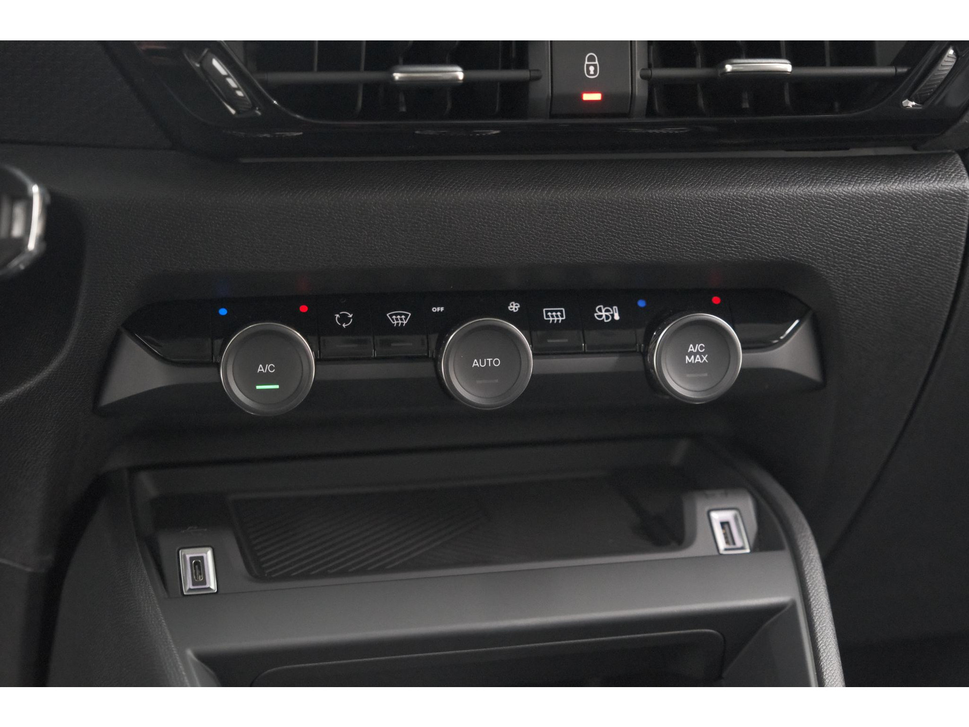 Citroen C4 Hybrid 136 e-DCS6 Plus | Camera | Apple Carplay | Navigatie | Parkeersensoren