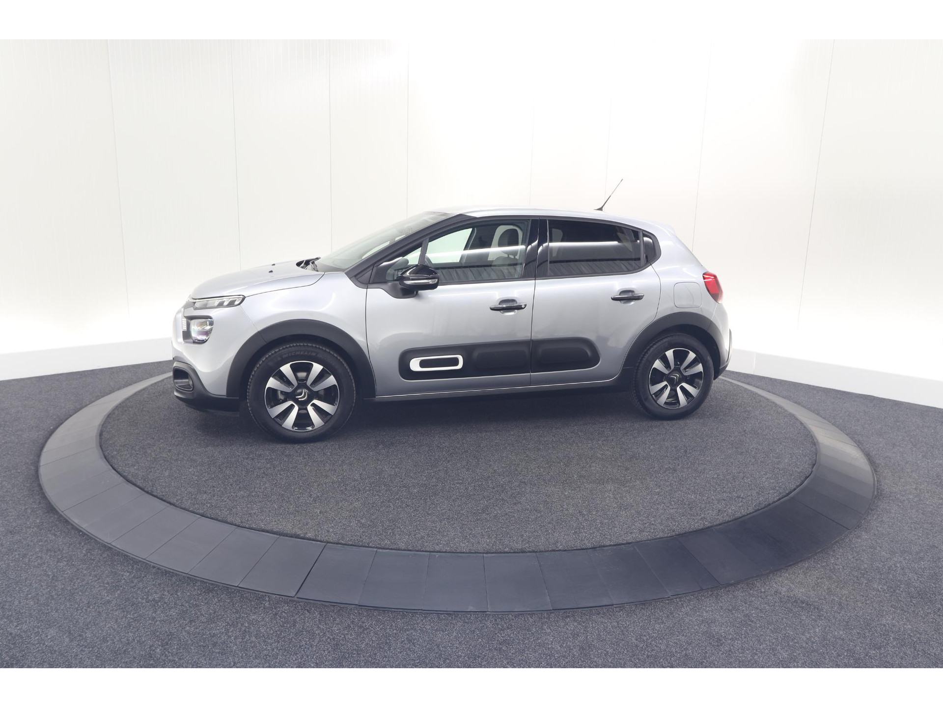 Citroen C3 PureTech 83 Max | Camera | Stoelverwarming | Navigatie | Parkeersensoren