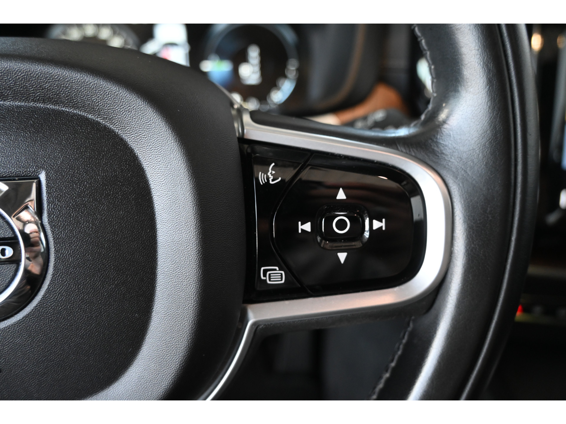 Volvo XC60 2.0 T8 Twin Engine AWD Inscription Harman/Kardon Navigatie Panoramadak Carplay Goed Onderhouden! Inruil Mogelijk!