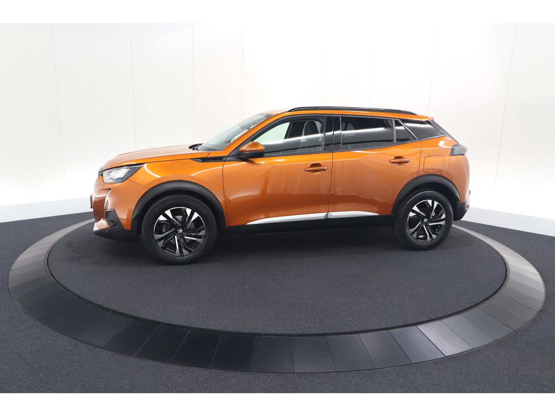 Peugeot 2008 PureTech 130 Allure Pack | Trekhaak | Adaptieve Cruise Control | Camera | Stoelverwarming