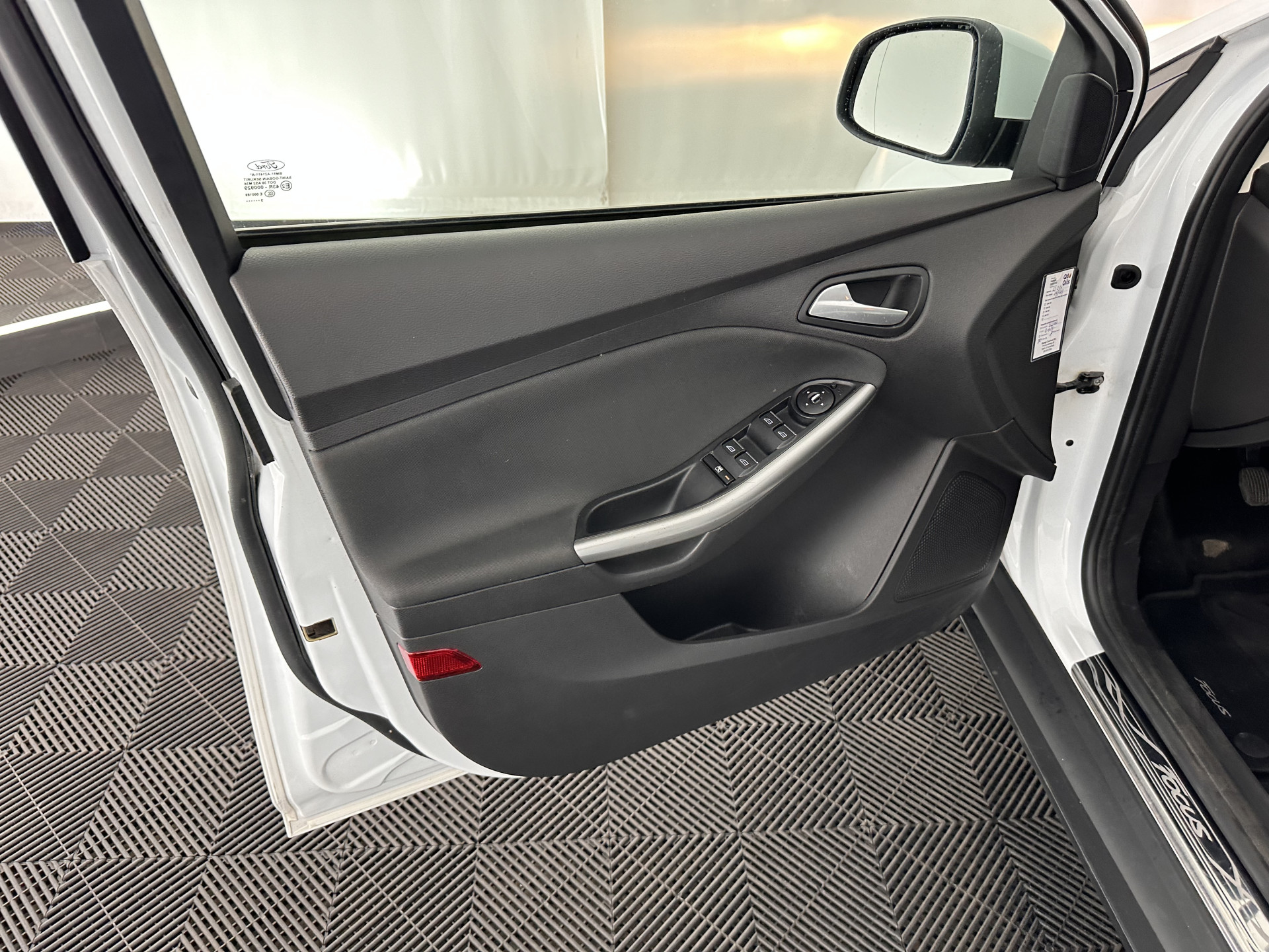 Ford Focus Wagon 1.0 EcoBoost Titanium MOTOR DEFECT !!!*NAVI-FULLMAP | COMFORT-SEATS | ECC | PDC | CRUISE | PARKPILOT | HEATED-SEATS | 16''ALU*