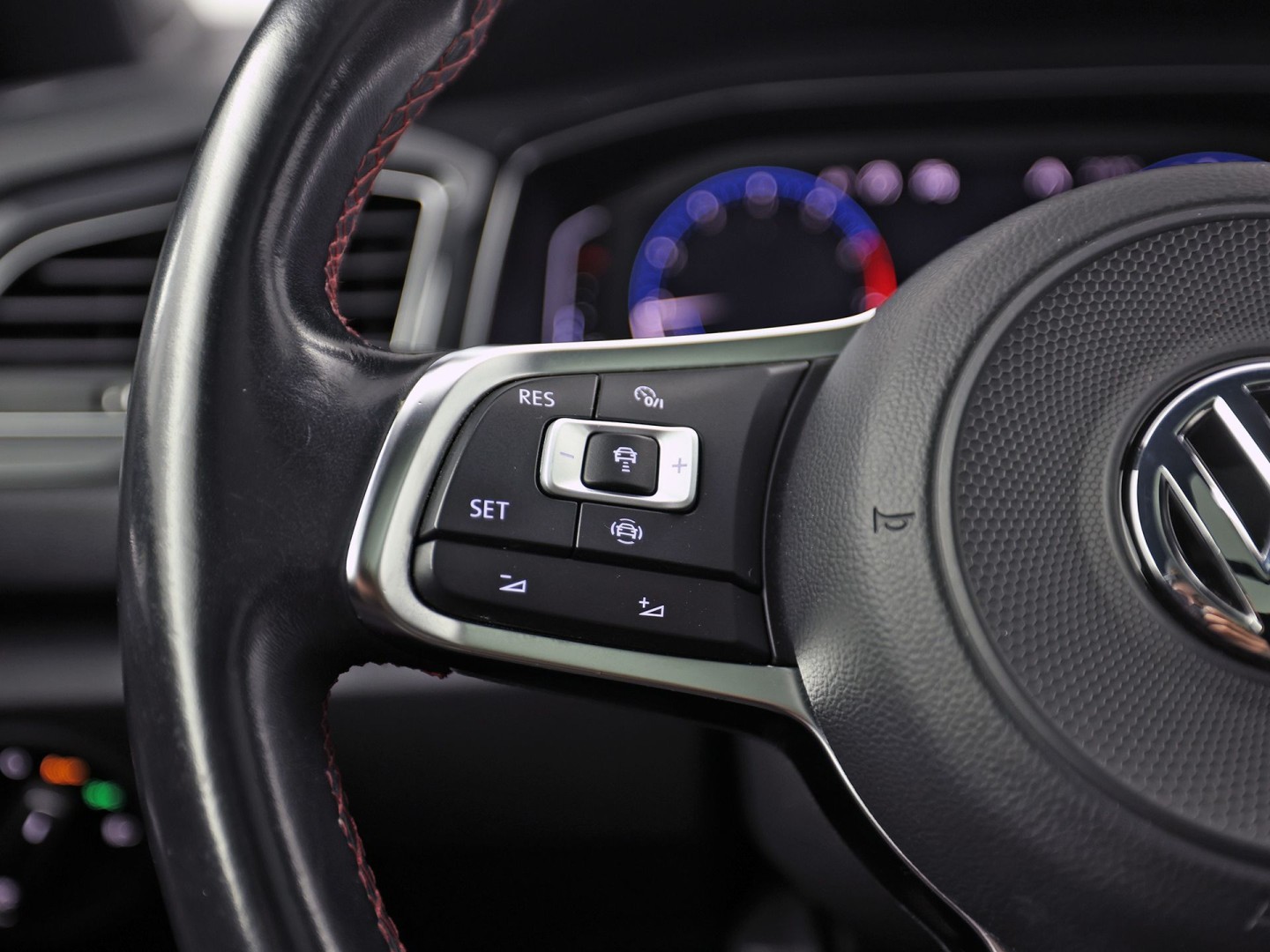 Volkswagen T-Roc 1.5 TSI Sport (NAP, APPLE CARPLAY, VIRTUAL DASHBOARD, PANORAMADAK, SPORTSTOELEN, CLIMATE,  NIEUWE APK, NIEUWSTAAT)