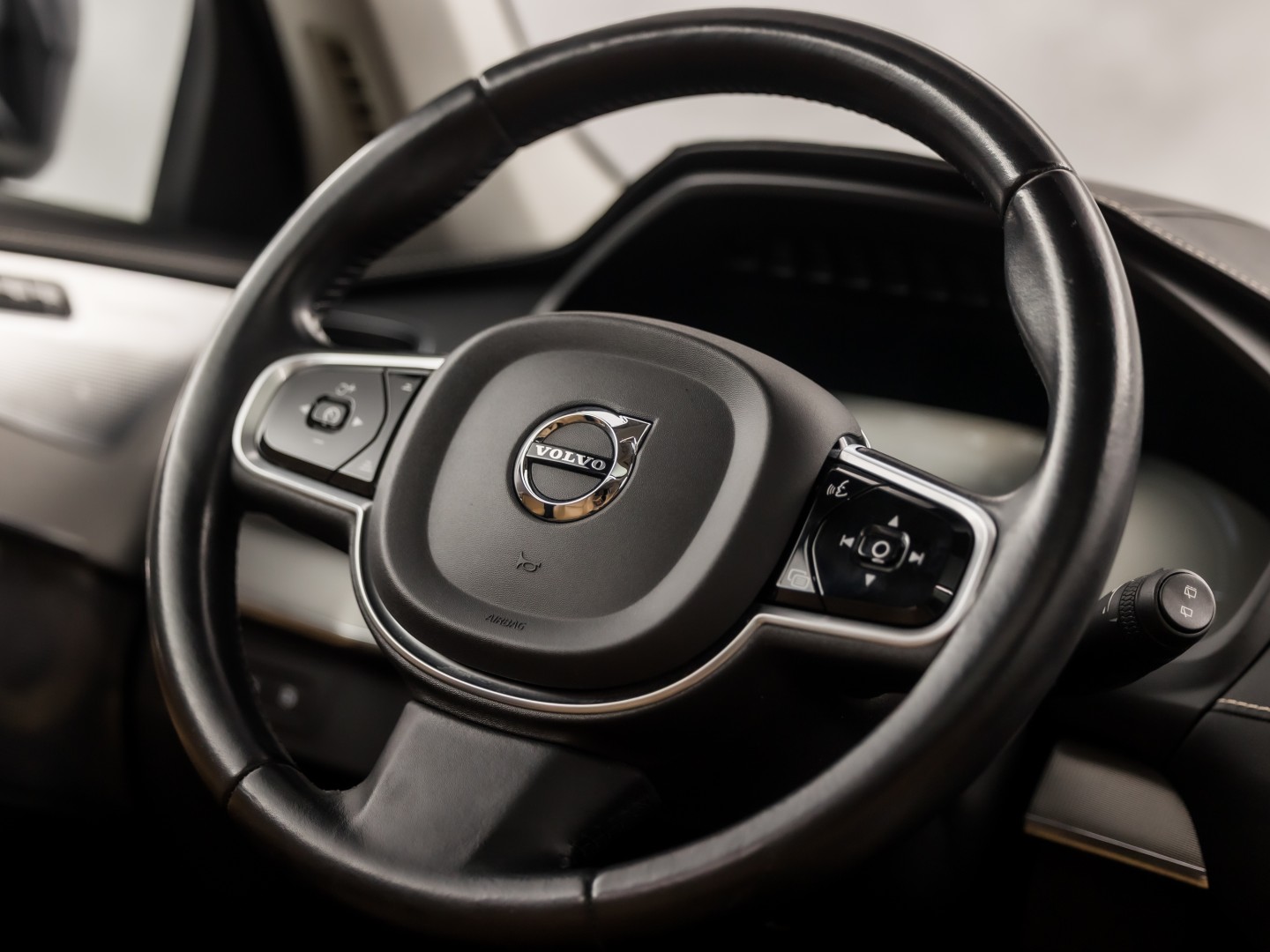 Volvo XC90 2.0 T8 Twin Engine AWD Inscription 7 Persoons 408Pk Automaat (PANORAMADAK, BOWERS&WILKINS, MEMORY SEATS, BRUIN LEDER, CAMERA, STOELKOELING/VERWARMING, HEAD-UP DISPLAY, GETINT GLAS, ELEK ACHTERKLEP, NIEUWSTAAT)