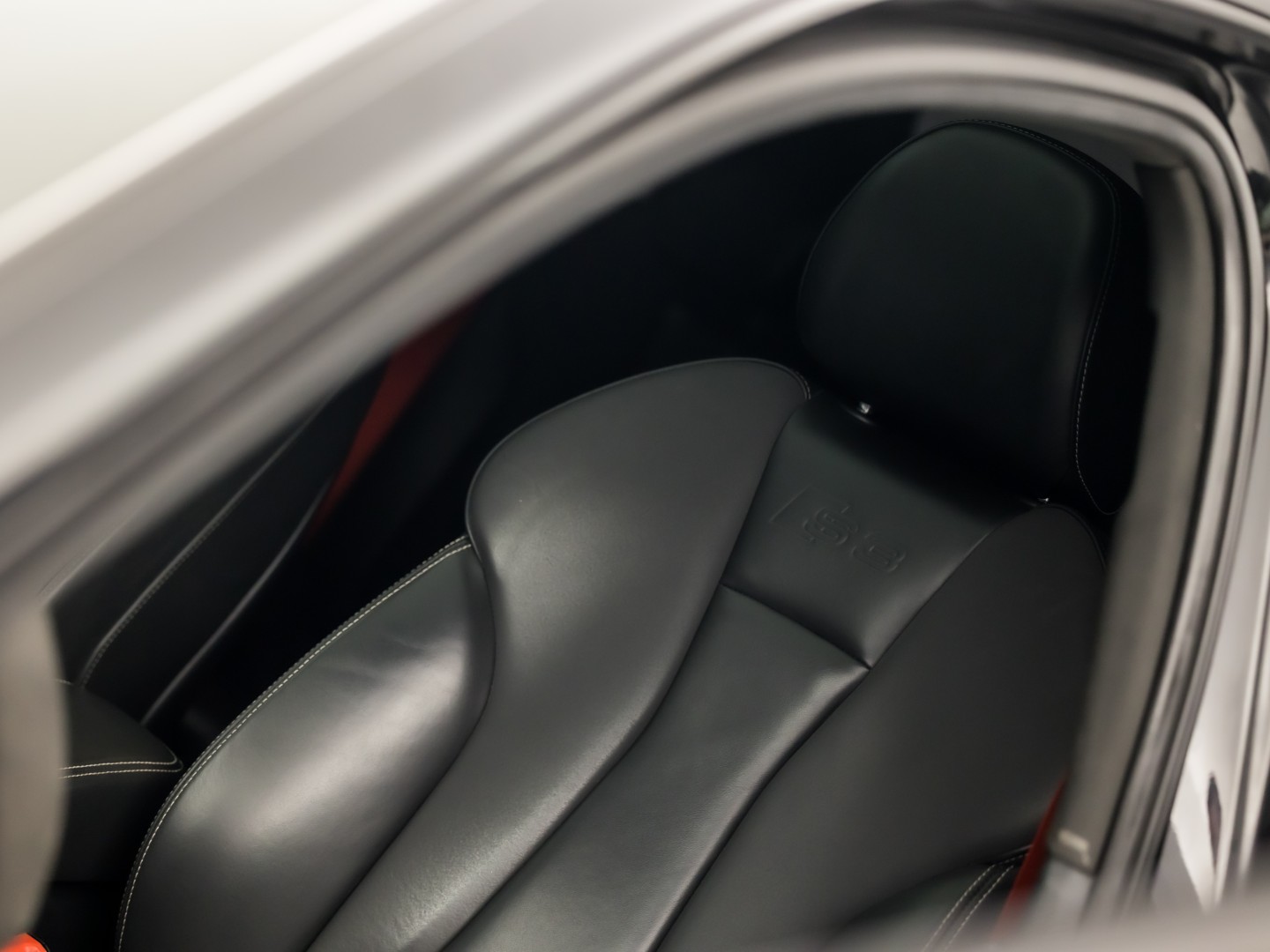 Audi A3 Sportback 2.0 TFSI S3 quattro S-Line 300Pk Automaat (PANORAMADAK, BLACK PACK, BANG&OLUFSEN, ELEK SPORTSTOELEN, RODE GORDELS, GETINT GLAS, PARKEERSENSOREN, NIEUWSTAAT)
