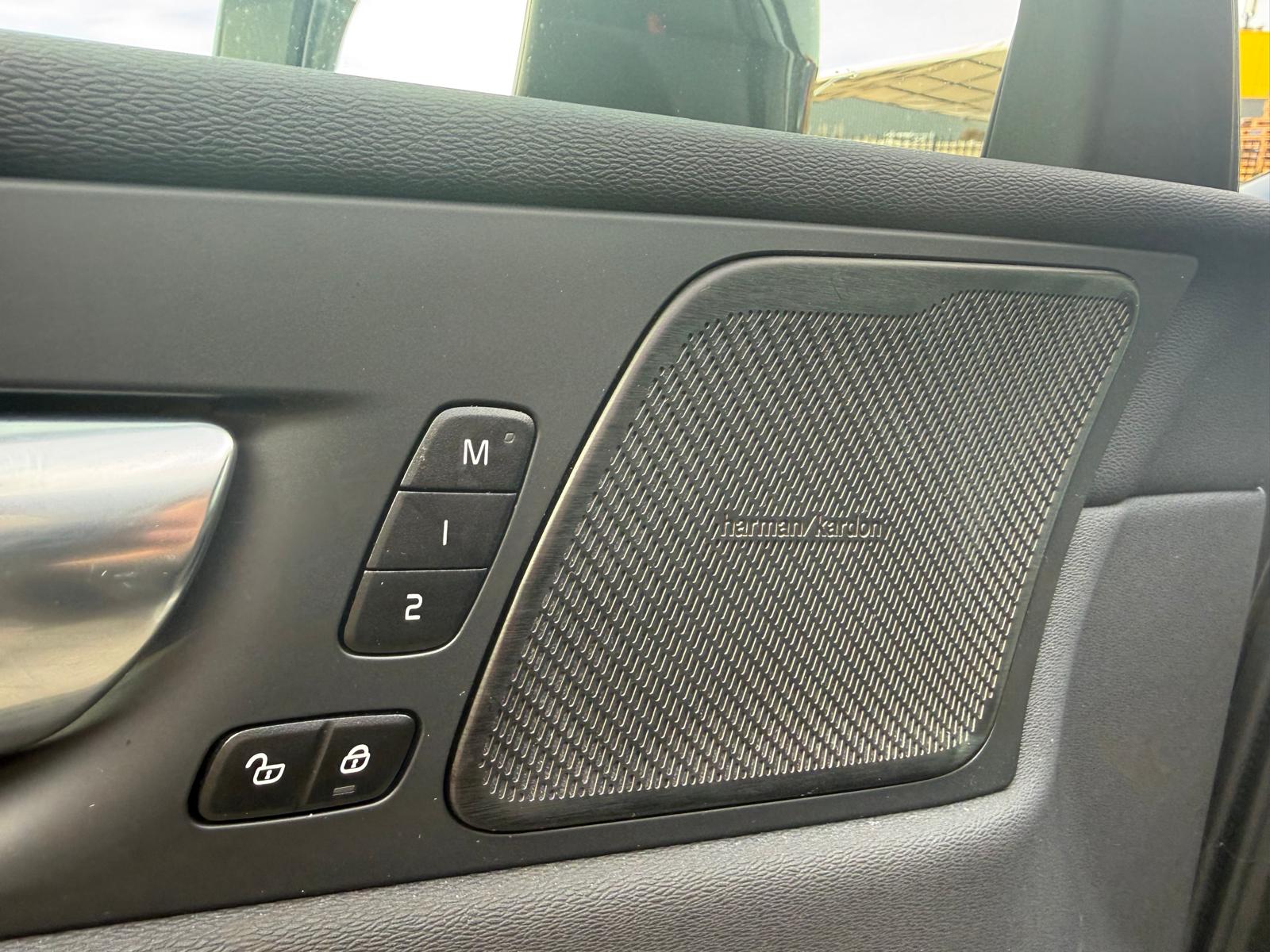 Volvo XC60 2.0 T8 Plug-in hybrid AWD Inscription Exclusive | 1E EIGENAAR | 3/6/12 MND GARANTIE | PANO | LED | ACC | DAB | CARPLAY | TREKHAAK | STOELKOELING |