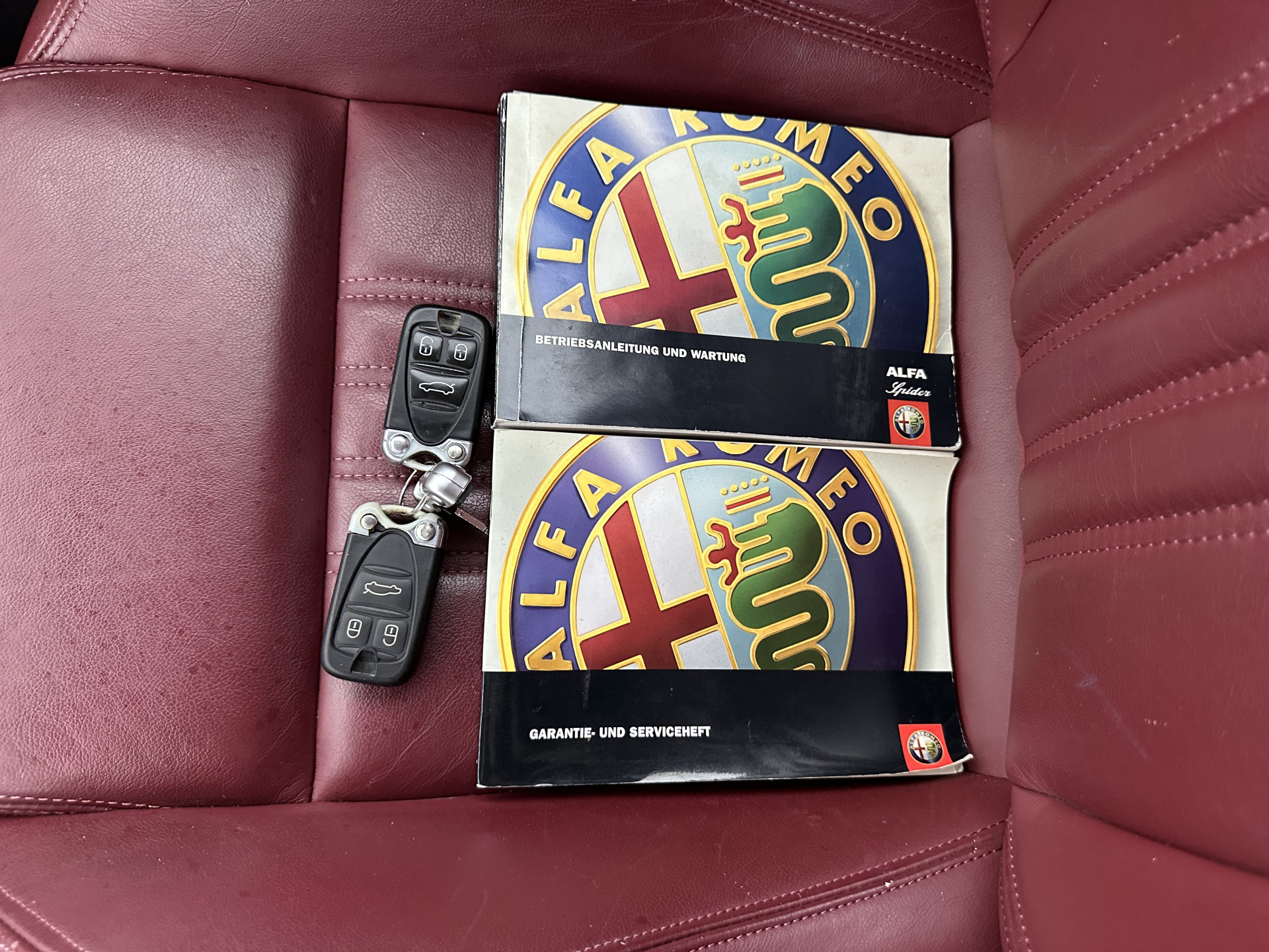 Alfa Romeo Spider 2.4 JTD Q-Tronic Exclusive TI-Sportpack Aut. *LUXURY-LEATHER | BI-XENON | SPORT-SEATS | ECC | SHIFTPADDLES | PDC | CRUISE | 19''ALU*