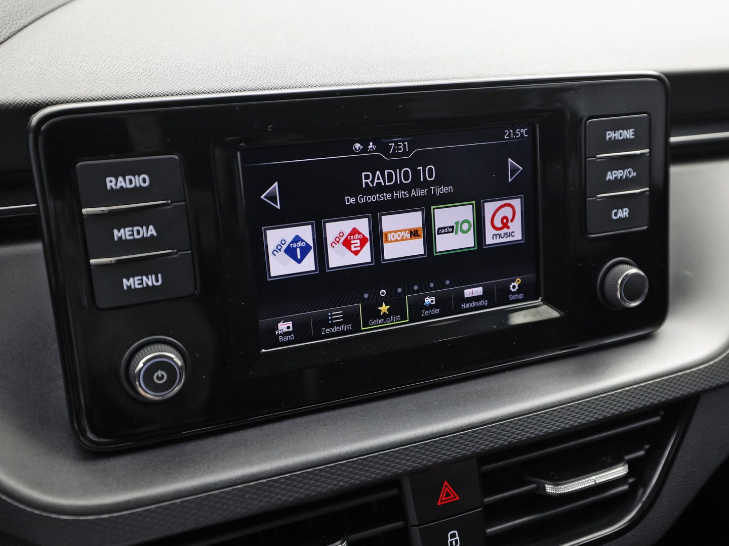 Škoda Scala 1.0 TSI Sport (CRUISE, GETINT GLAS, SPORTSTOELEN, LED KOPLAMPEN, ELEK PAKKET, NIEUWE APK, NIEUWSTAAT)
