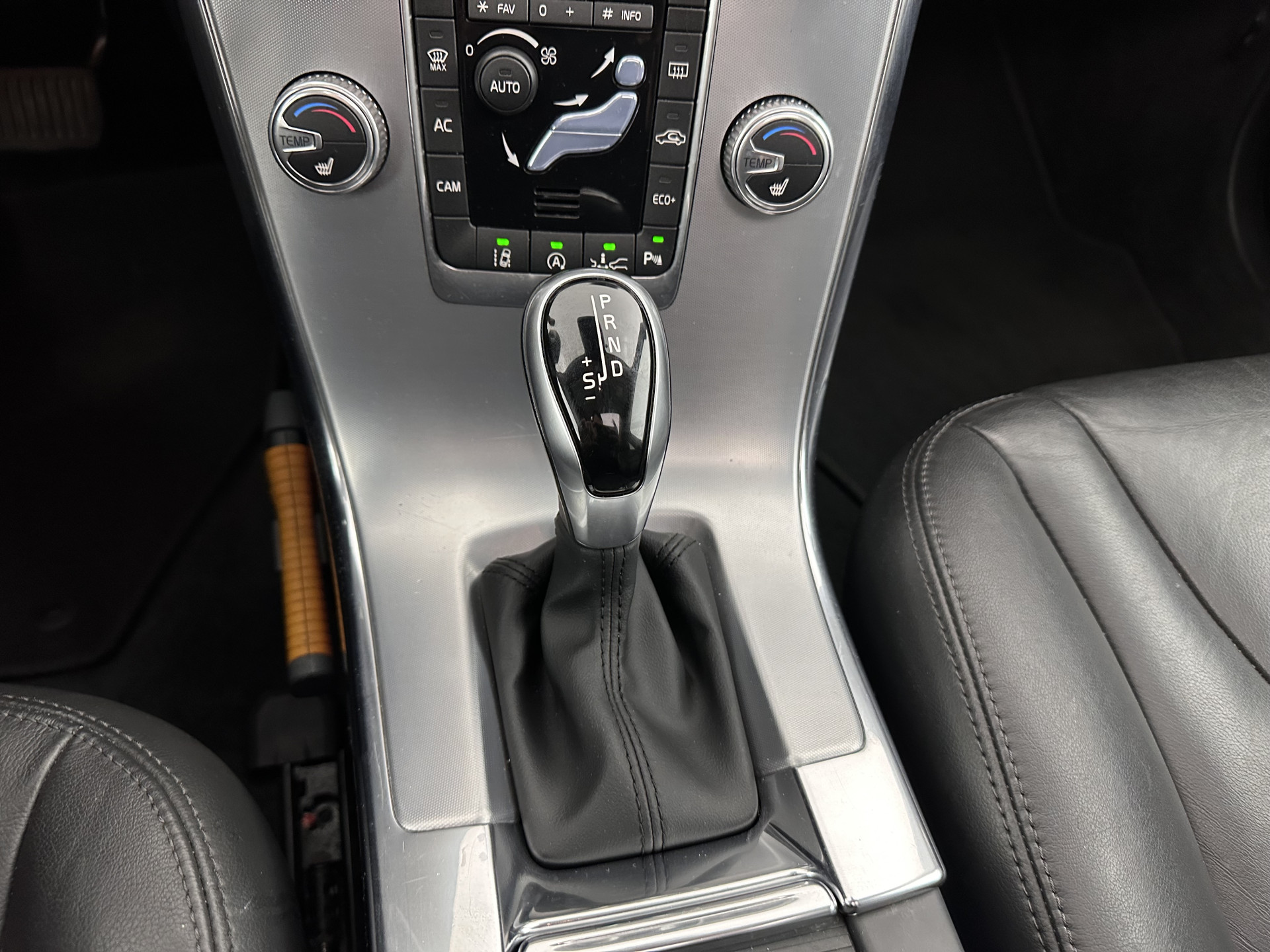 Volvo XC60 2.0 D4 FWD Polar+ Aut. *PANO | LEATHER | XENON | ADAPTIVE-CRUISE | MEMORY-PACK | BLINDSPOT | HEATED-COMFORTSEATS | NAVI-FULLMAP | CAMERA | PRIVACYGLASS | ECC | TOWBAR | PDC | LANE-ASSIST | 17''ALU*