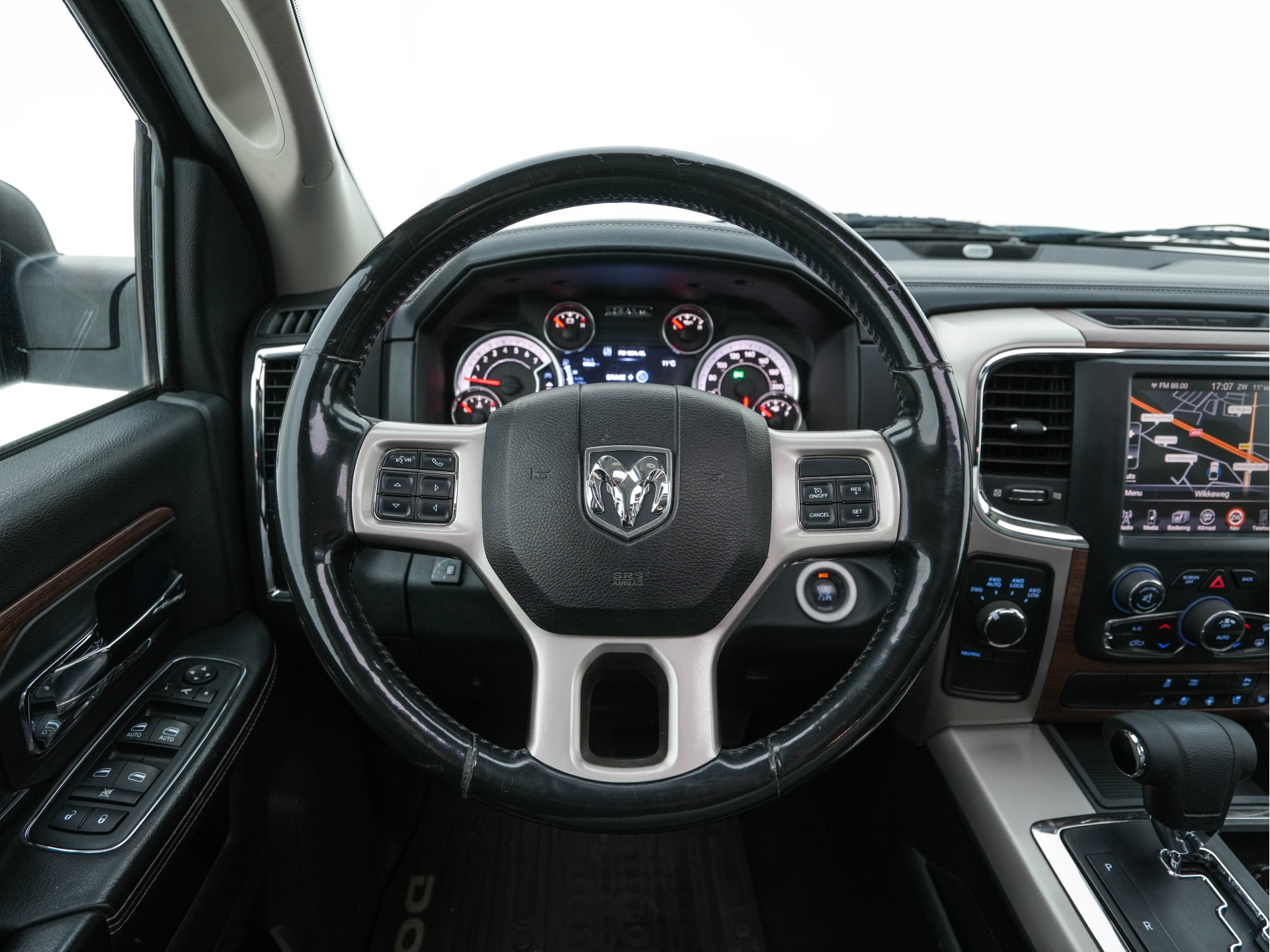 Dodge Ram 1500 HEMI 5.7 V8 4x4 Quad Cab 6'4 [ 5-Pers. ] Aut. *PANO | LEATHER | XENON | ALPINE-AUDIO | DAB+ | NAVI-FULLMAP | KEYLESS | CAMERA | HEATED-COMFORTSEATS | ECC | PDC | CRUISE | TOWBAR | 20''ALU*