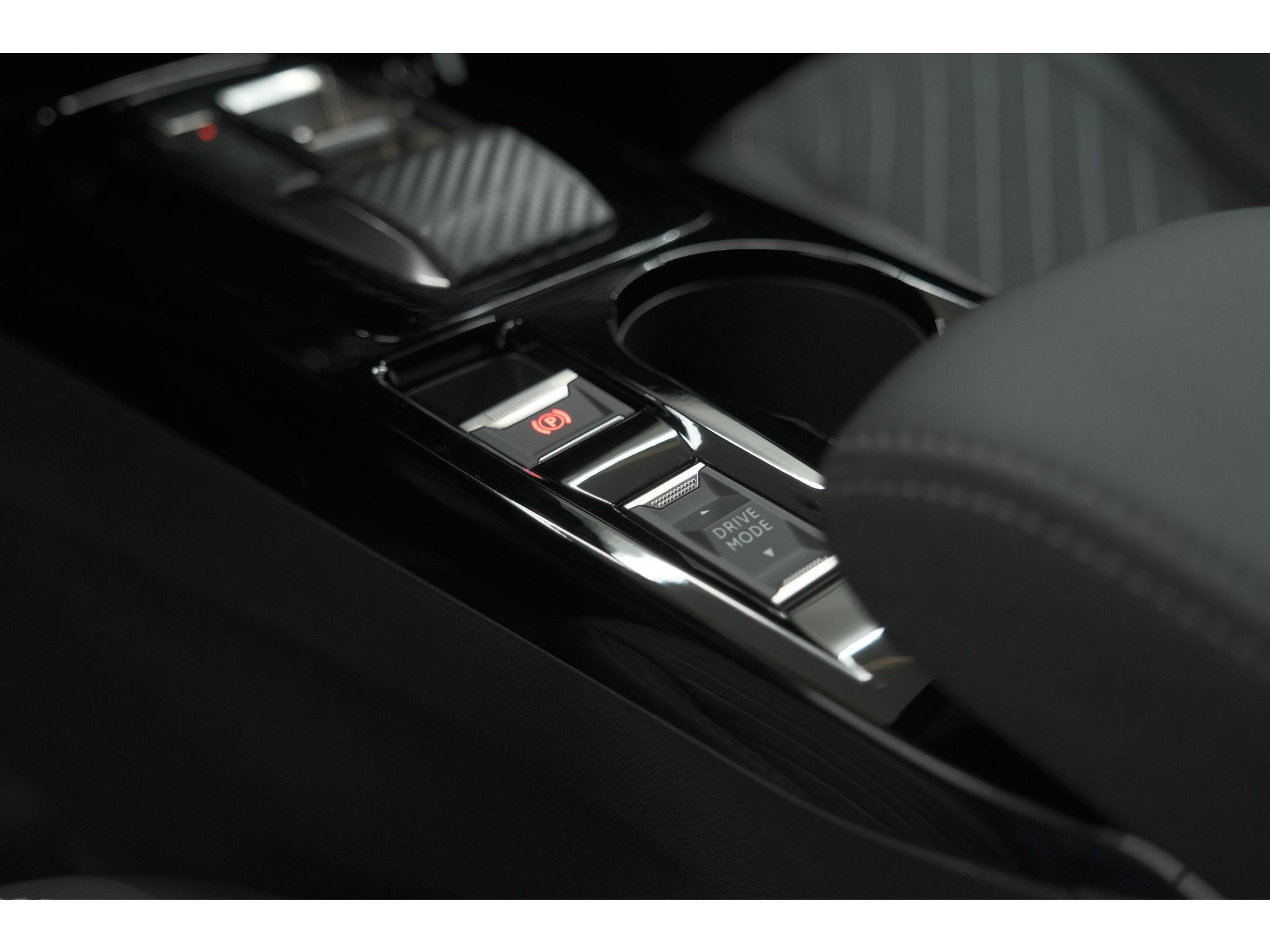 Peugeot e-2008 EV Allure 54 kWh | 11 KW Lader | Warmtepomp | Apple Carplay | Parkeersensoren