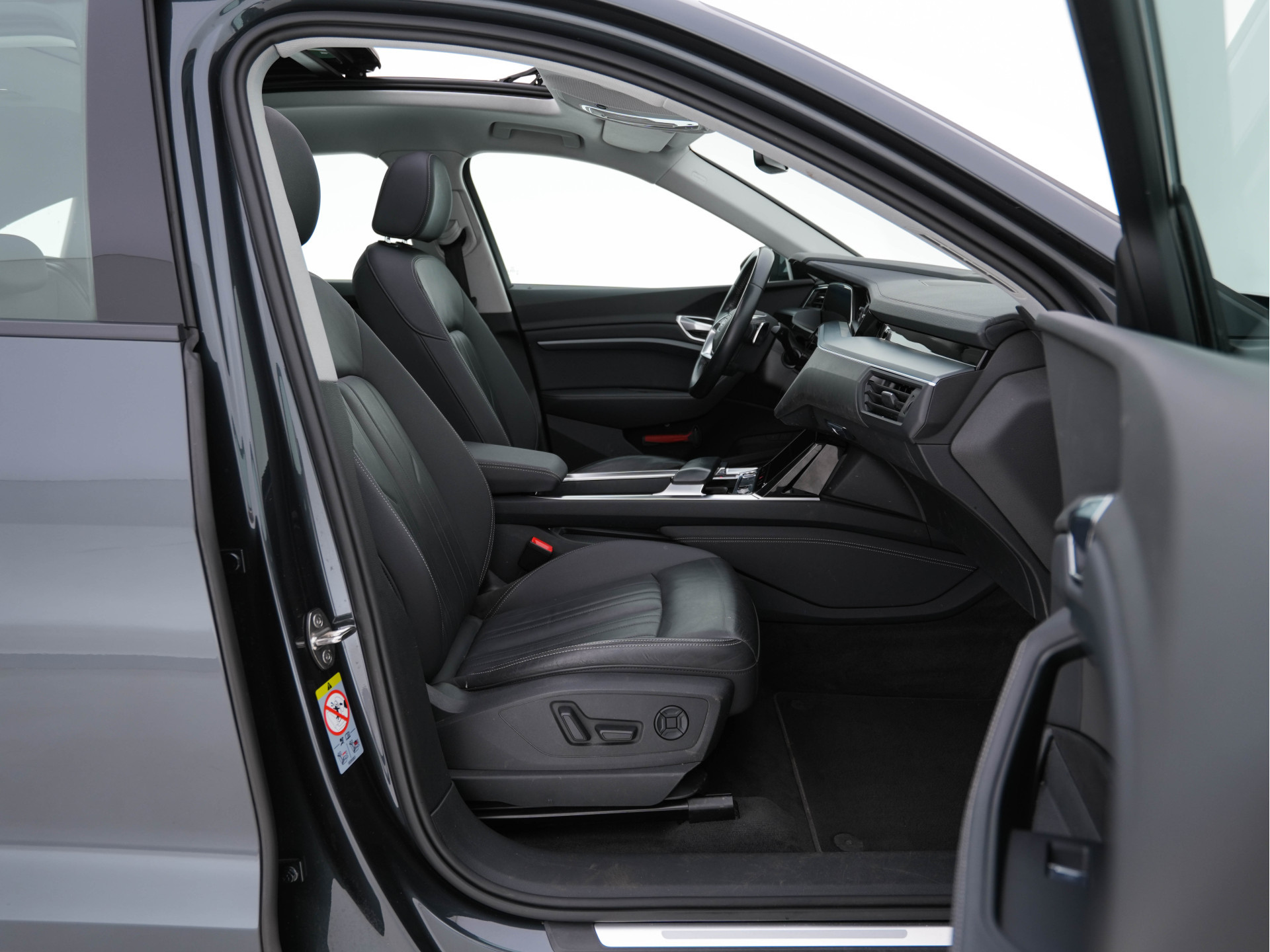 Audi e-tron Sportback 55 Quattro Business-Edition-Plus 95 kWh [ 3-Fase ] Aut. *PANO | MILANO-LUXURY-LEATHER |  ADAPTVE-CRUISE | DIGI-COCKPIT | FULL-LED | MEMORY-PACK | KEYLESS | NAVI-FULLMAP | AUDI-SOUND | COMFORT-SEATS | 20''ALU*