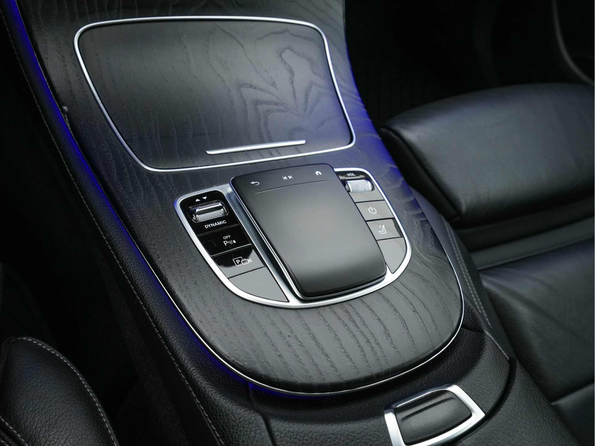 Mercedes-Benz E-klasse Estate 300 de Business Solution Luxury Plug-In (INCL-BTW) Aut. *DIGI-COCKPIT | MULTIBEAM-LED | LUXURY-LEATHER | TOP-VIEW | KEYLESS | DAB | NAVI-FULLMAP | CRUISE | SHIFT-PADDLES | AMBIENT-LIGHT | HEATED-SPORTSEATS | 18"ALU*