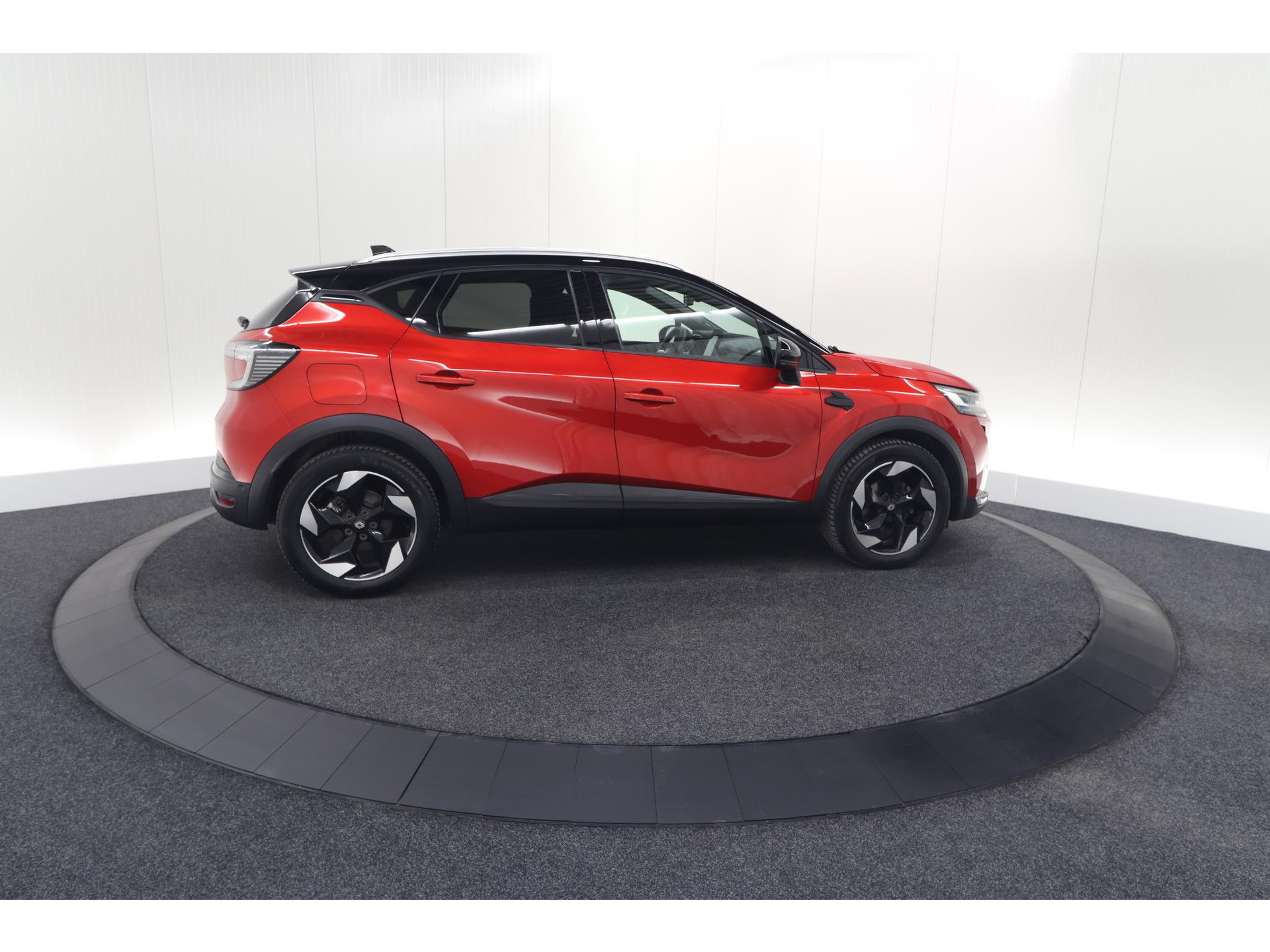 Renault Captur TCe 90 techno | Nieuw Model | Camera | Harman Kardon | Apple Carplay | Parkeersensoren | 18 Inch Lichtmetalen Velgen