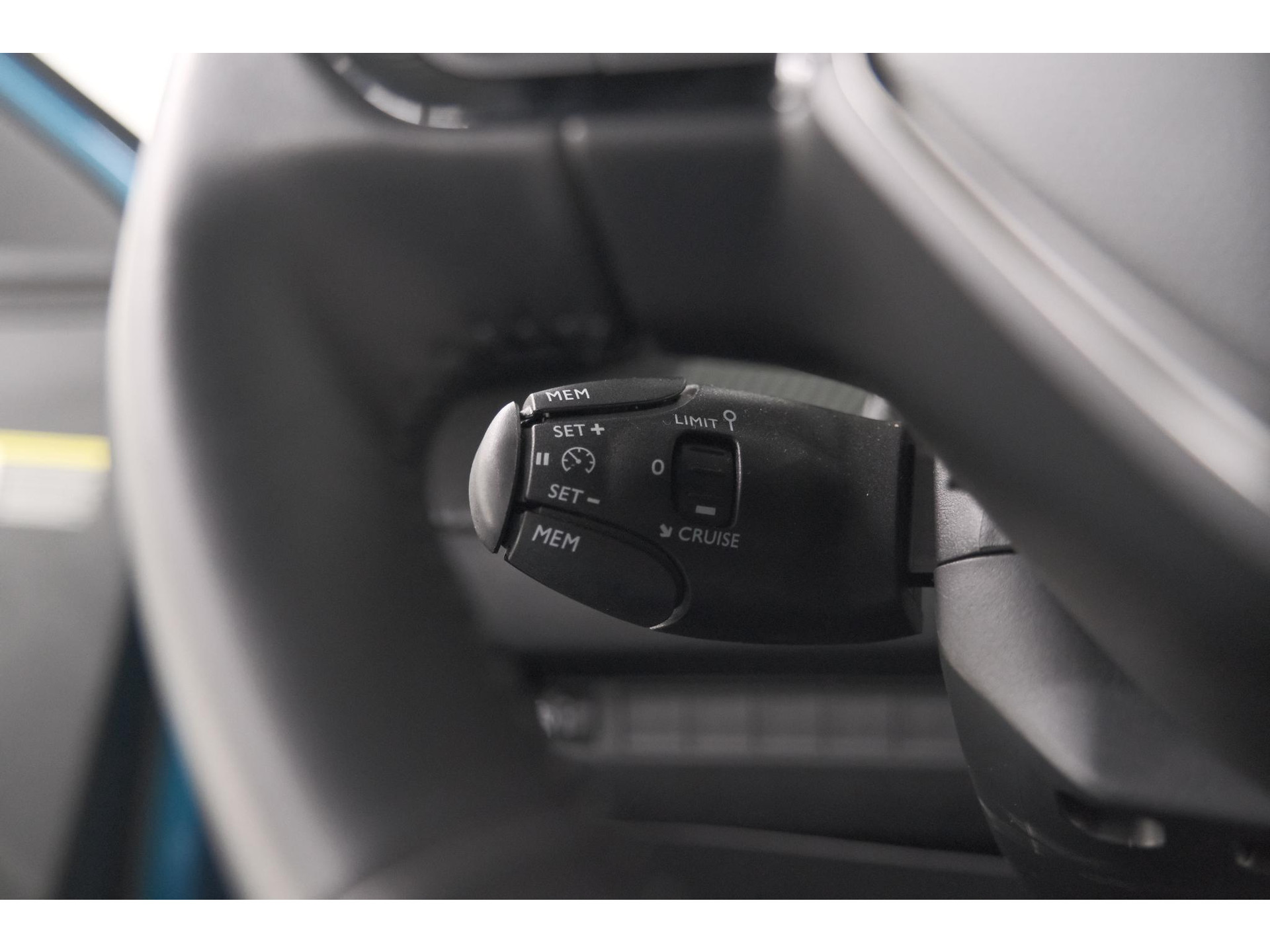 Peugeot e-2008 EV Allure Avantage 54 kWh | 11 KW Laadfunctie | Parkeersensoren | Apple Carplay