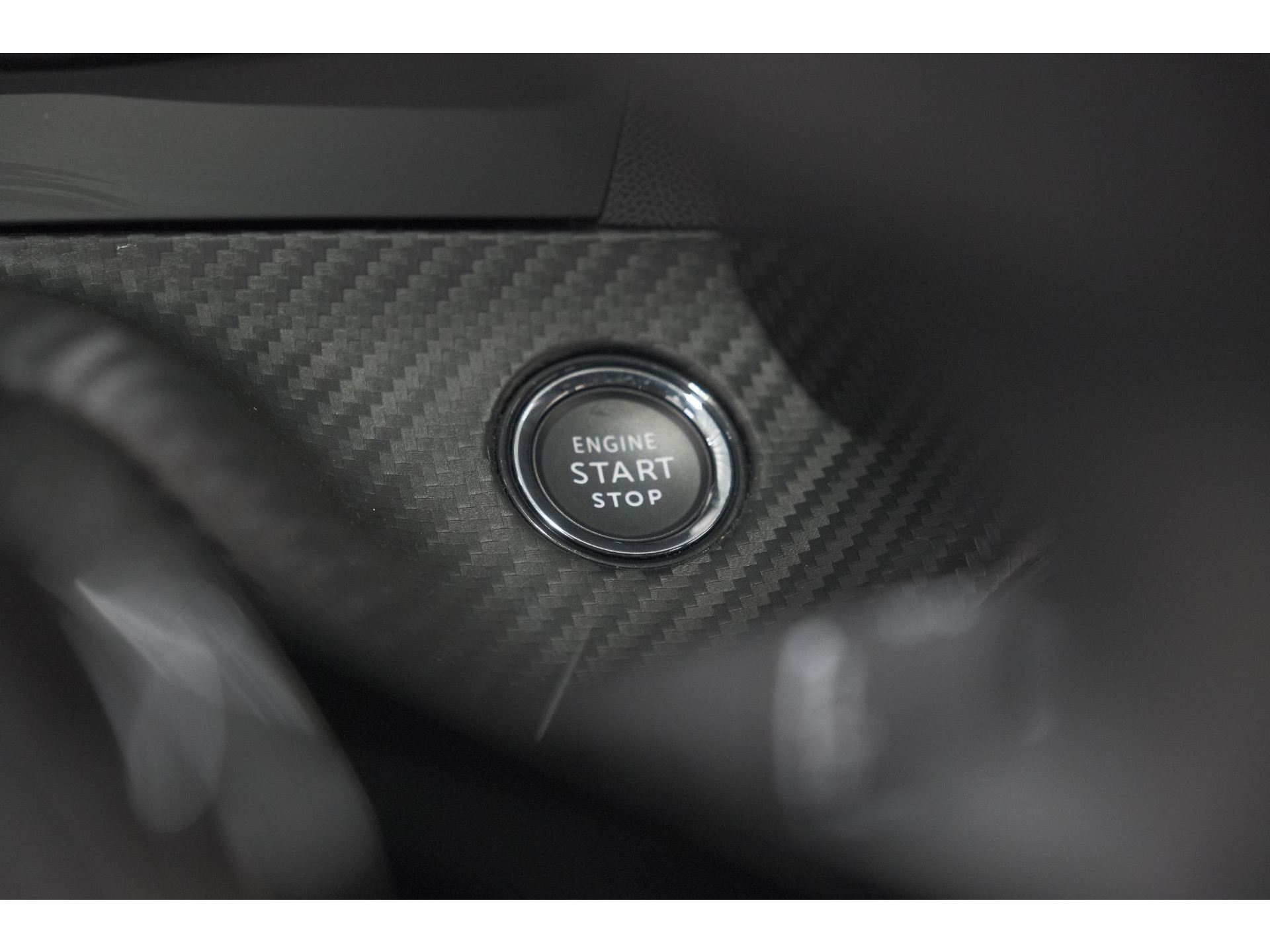 Peugeot e-2008 EV Allure Avantage 54 kWh | 11 KW Laadfunctie | Parkeersensoren | Apple Carplay