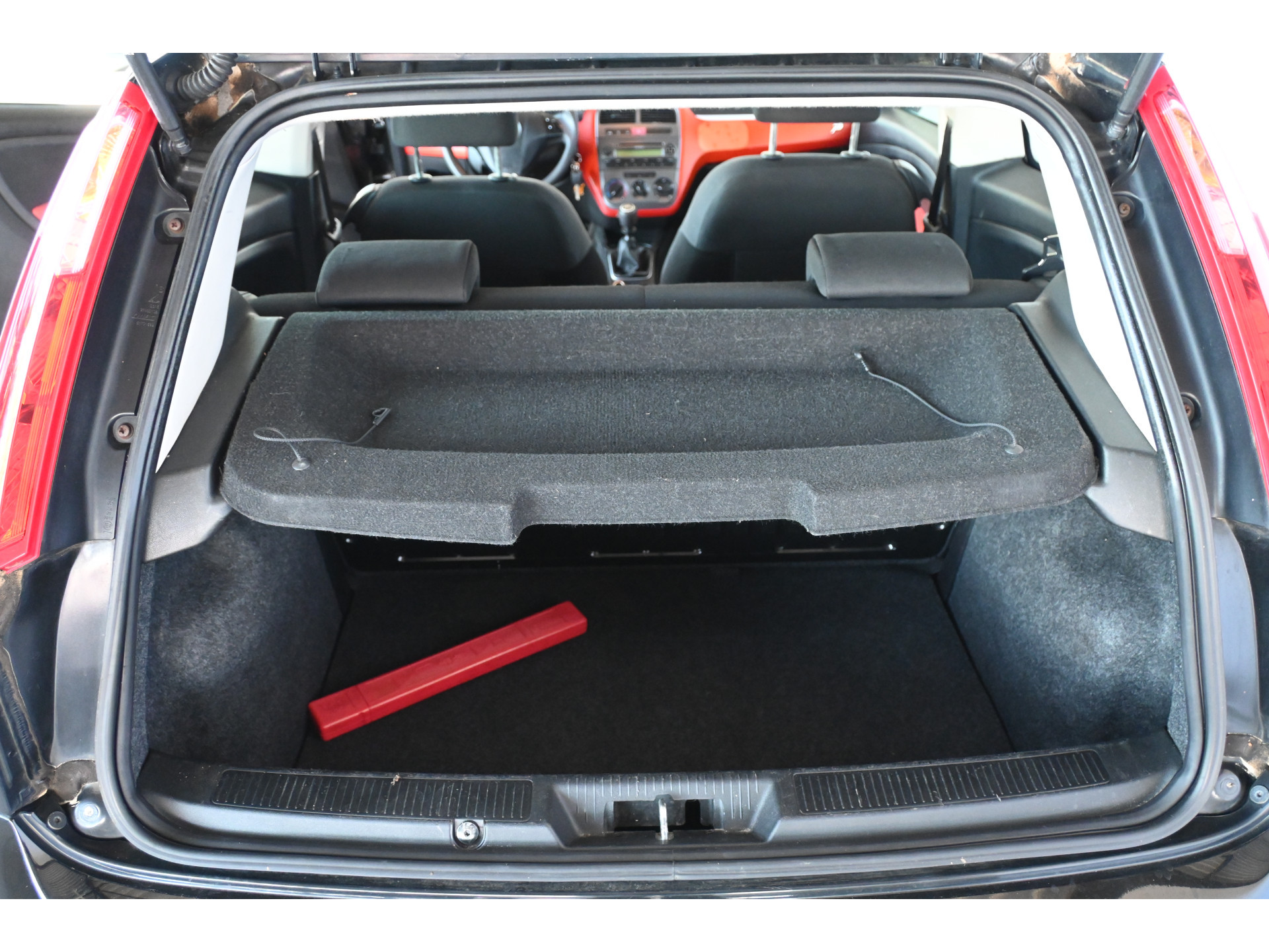 Fiat Grande Punto 1.4 Dynamic Nap Airco Lichtmetaal Stuurbekrachtiging Rijklaarprijs Inruil Mogelijk!
