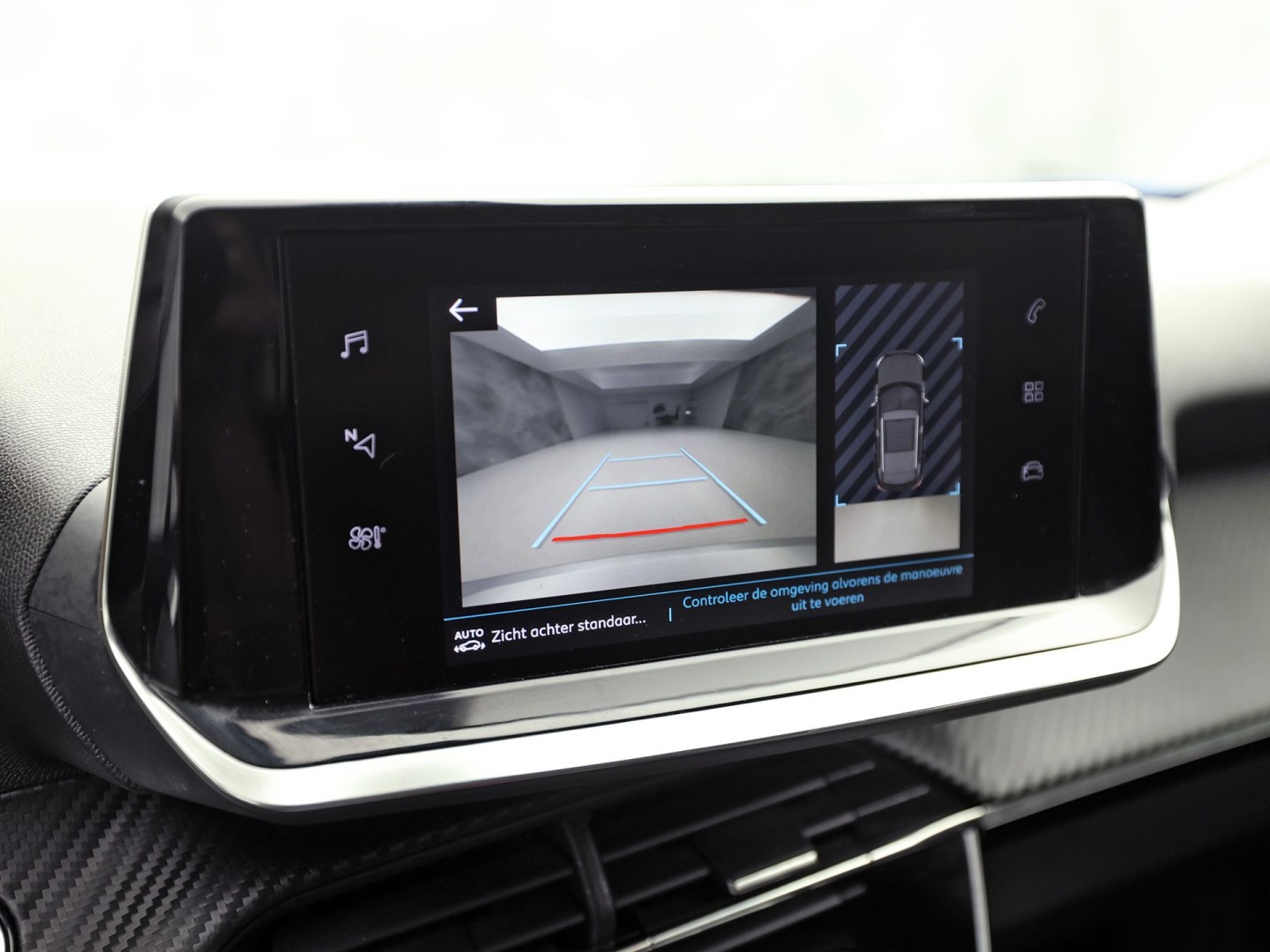 Peugeot e-2008 EV Blue Sport Allure 50 kWh Automaat (SOH 91,2%, APPLE CARPLAY, GROOT NAVI, 360 CAMERA, SPORTSTOELEN, GETINT GLAS, KEYLESS, NIEUWSTAAT)