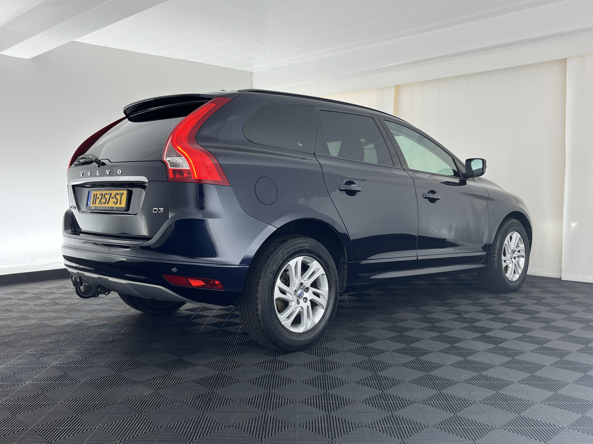 Volvo XC60 2.0 D3 FWD Momentum *LEATHER | NAVI-FULLMAP | COMFORTSEATS | ECC | PDC | CRUISE | PRIVACYGLASS | TOWBAR | 17''ALU*