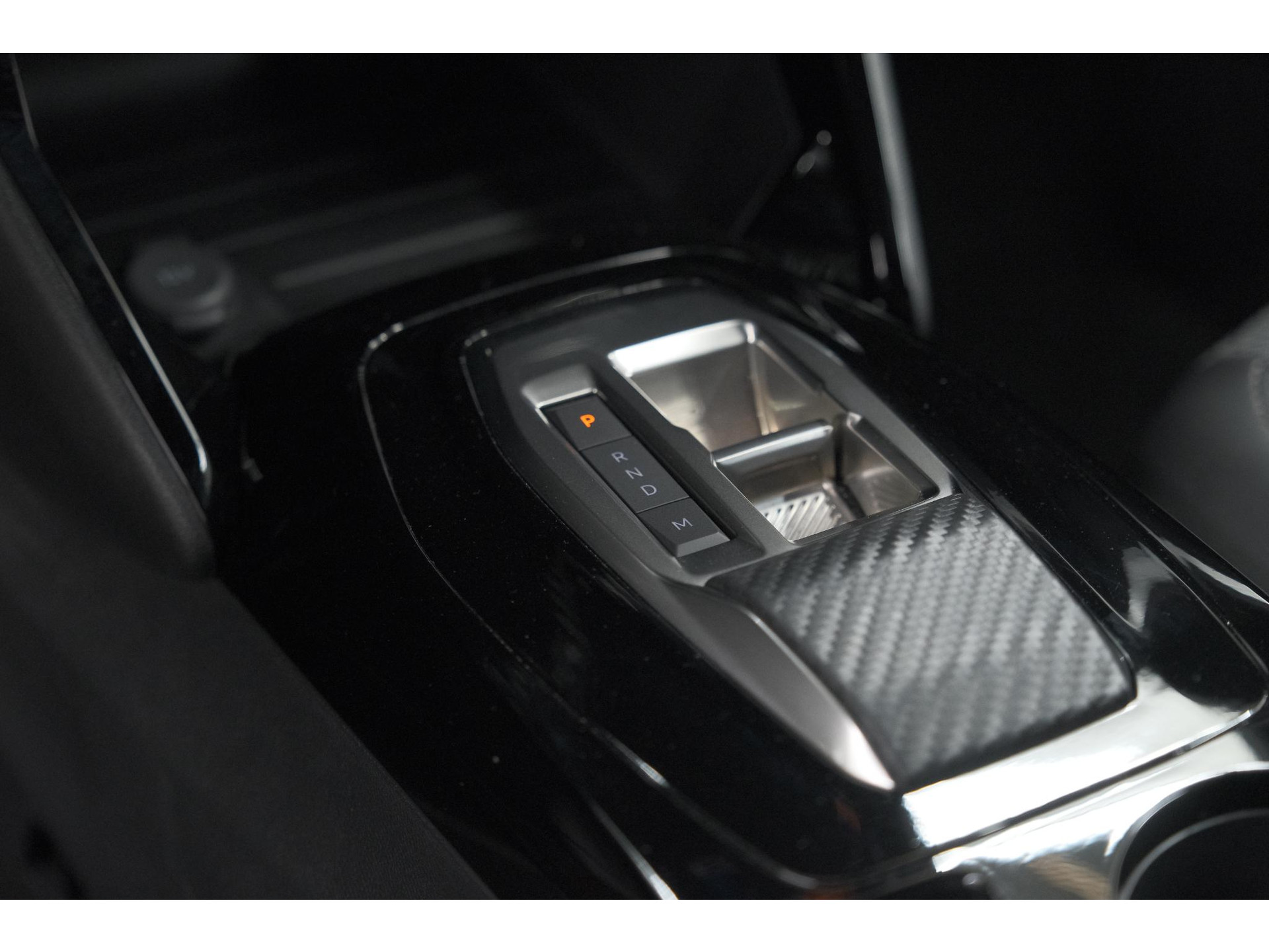Peugeot 2008 1.2 Hybrid 145 Allure | Apple Carplay | Climate Control | Parkeersensoren Voor + Achter