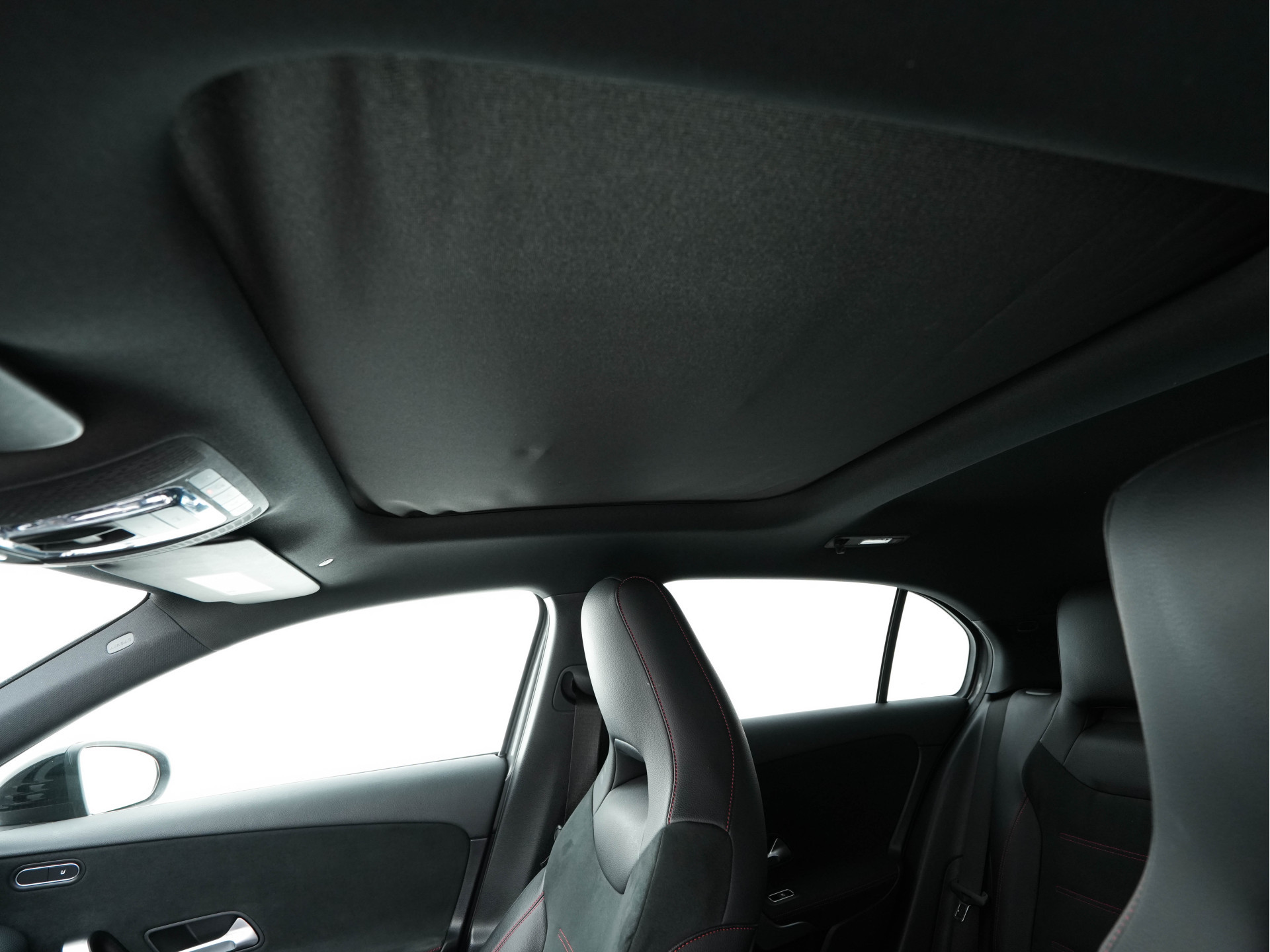 Mercedes-Benz A-klasse 180 AMG-Sport-Pack Business Solution *PANO | WIDESCREEN-DIGI-COCKPIT | FULL-LED | LEATHER-MICROFIBRE | CAMERA | ECC | PDC | CRUISE | HEATED-SPORTSEATS | PRIVACY-GLASS | 18"ALU*