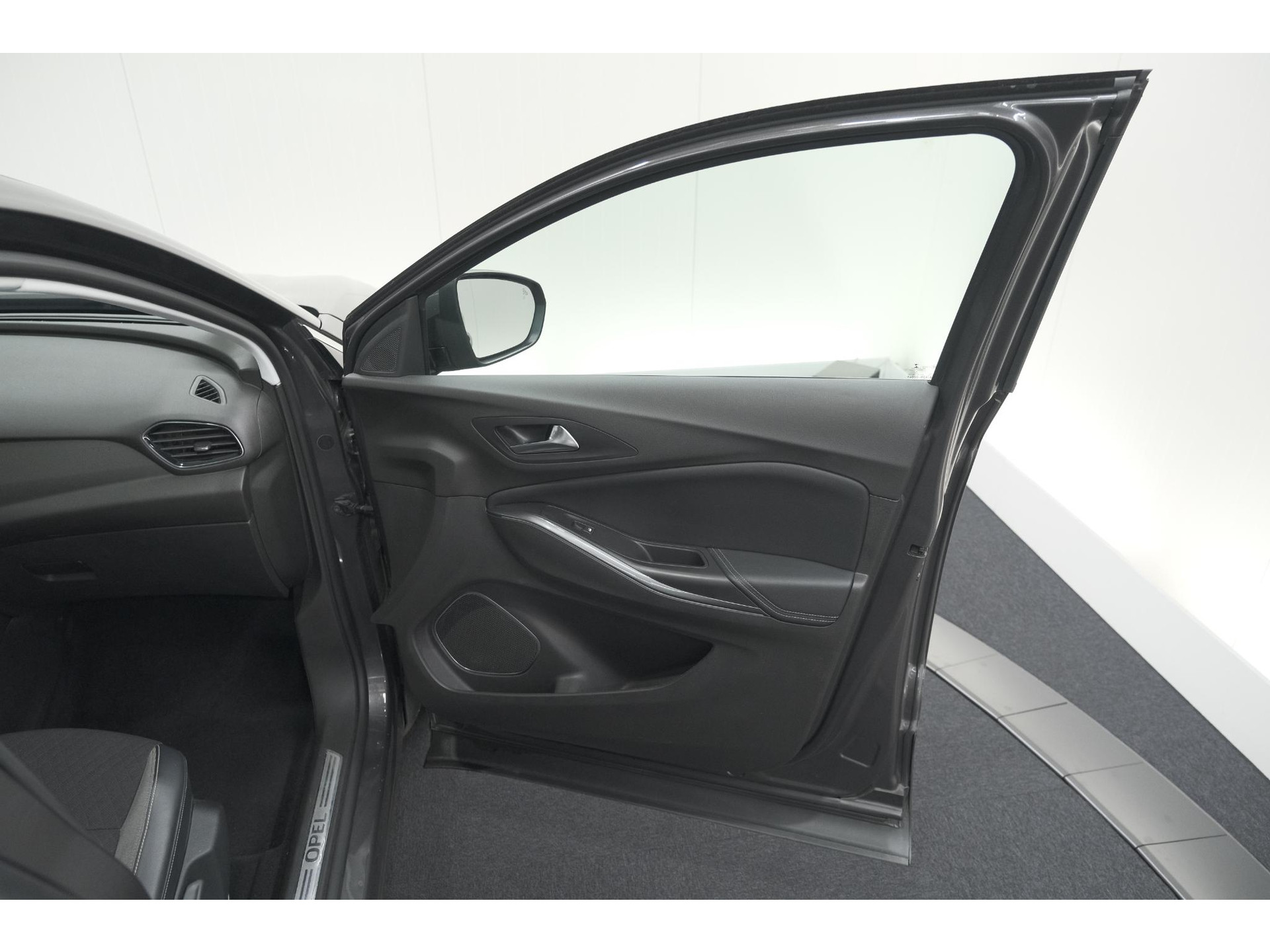 Opel Grandland X Turbo 130 EAT8 Innovation | Trekhaak | Dodehoekdetectie | Apple Carplay | Pack Winter