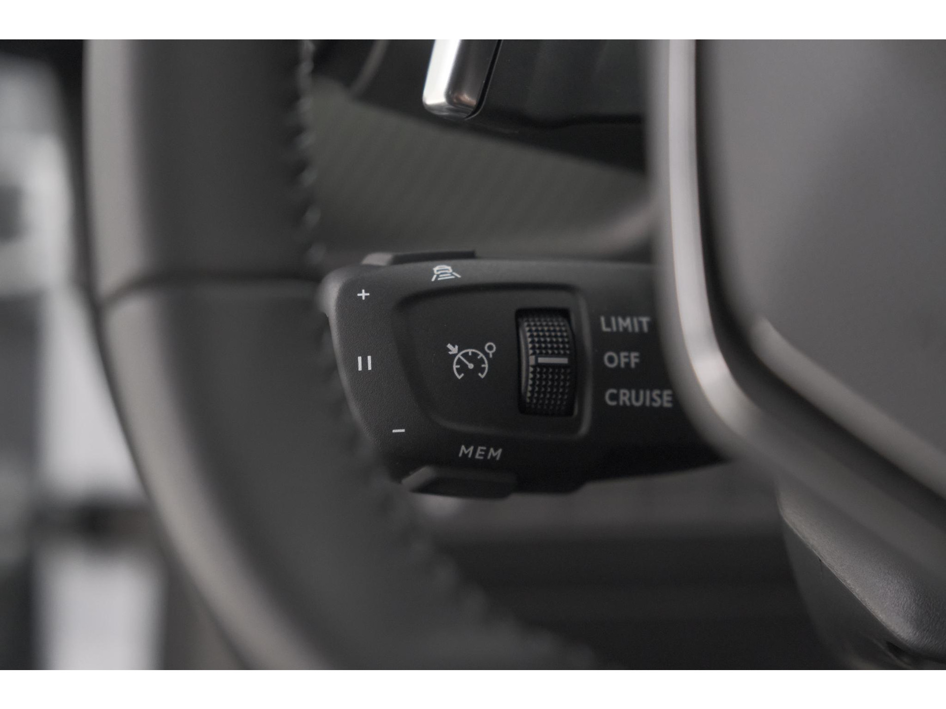 Peugeot 2008 Hybrid 145 e-DCS6 Allure | 360 Camera | Adaptieve Cruise Control | Dodehoekdetectie