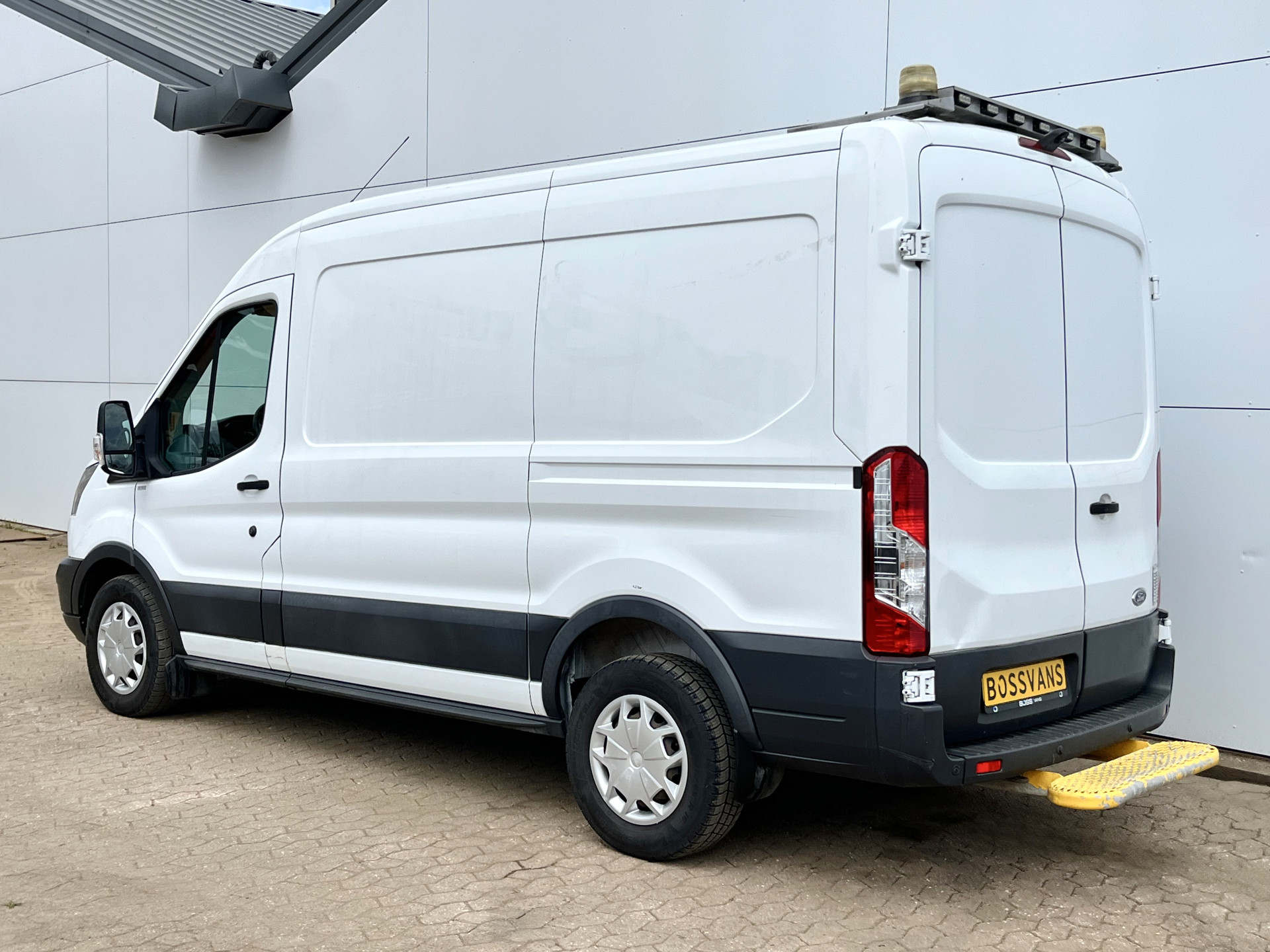 Ford Transit 2.0 TDCI 130PK L2H2 Airco Cruise Control Parkeersensoren Stoelverwarming Zwaailampen Kastwand Inbouw