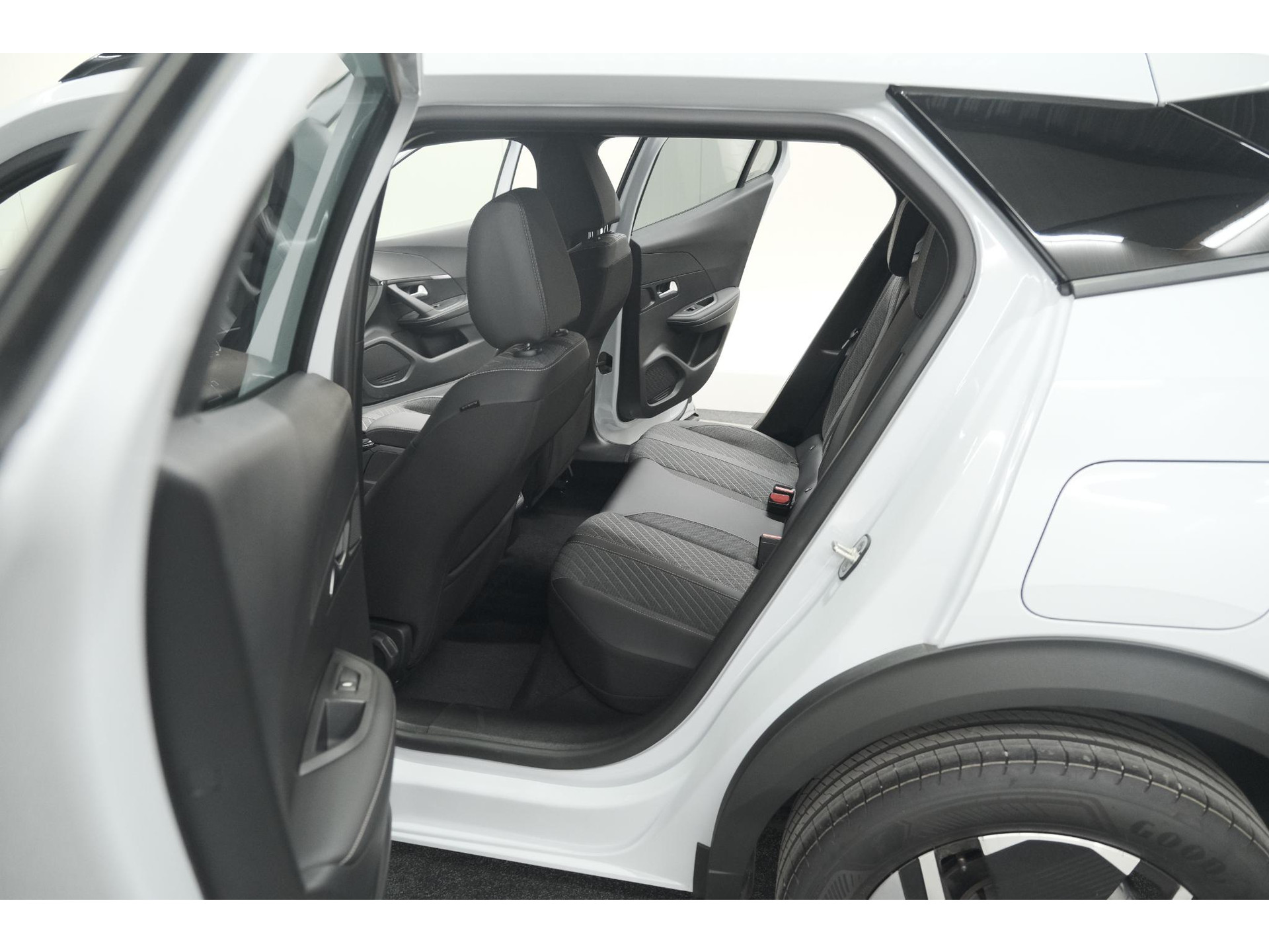 Peugeot 2008 PureTech 100 Allure | 360 Camera | Dodehoekdetectie | Navigatie | Apple Carplay