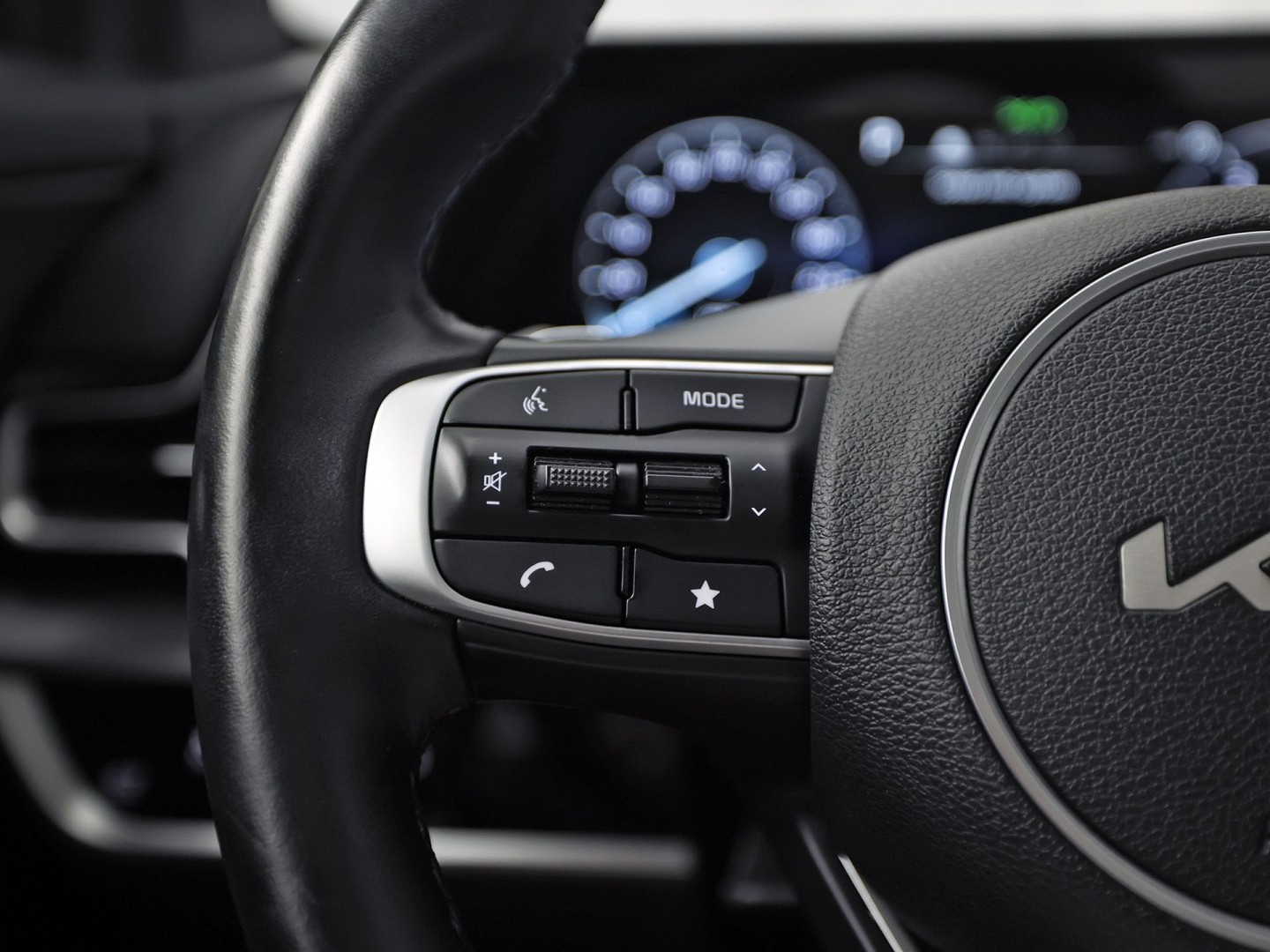 Kia Sportage 1.6 T-GDi MHEV GT-Line Edition Automaat 150Pk (PANORAMADAK, APPLE CARPLAY, STOELKOELING/VERWARMING, 360 CAMERA, ELEK BESTUURDERSSTOEL, LM VELGEN, NIEUWE APK, NIEUWSTAAT)