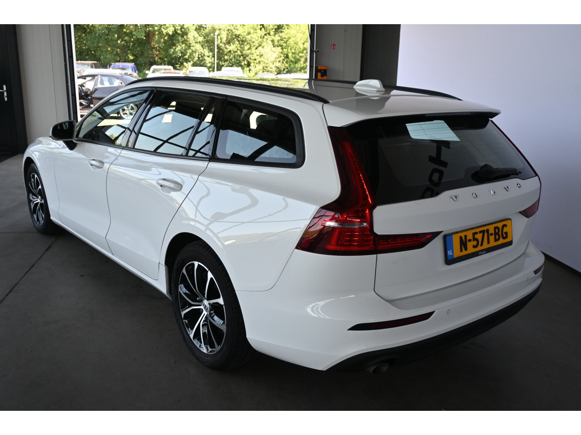 Volvo V60 2.0 B3 Momentum Advantage Automaat Navigatie Stuur/Stoelverwarming Inruil Mogelijk!