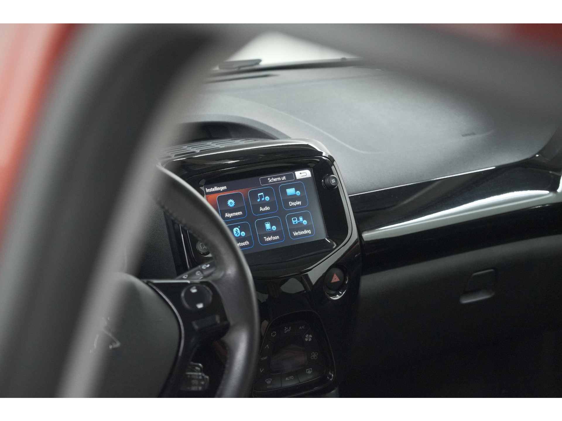 Peugeot 108 1.0 e-VTi Allure TOP! | Elektrisch Vouwdak | Trekhaak | Camera | Apple Carplay