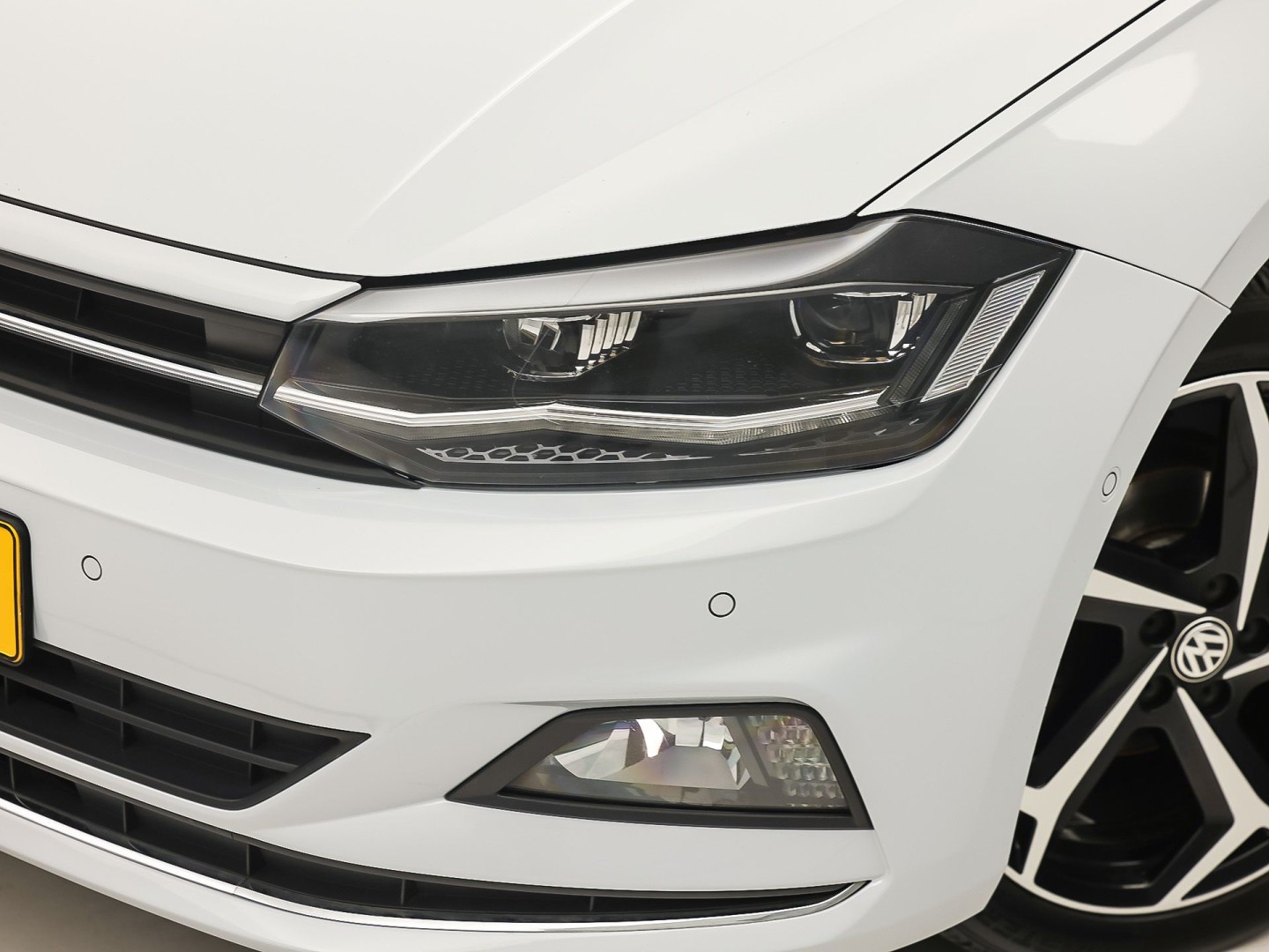 Volkswagen Polo 1.0 TSI Sportline Automaat (VIRTUAL COCKPIT, APPLE CARPLAY, GROOT NAVI, CLIMATE, CAMERA, STOELVERWARMING, SPORTSTOELEN, GETINT GLAS, KEYLESS START, ADAPTIVE CRUISE, NIEUWSTAAT)