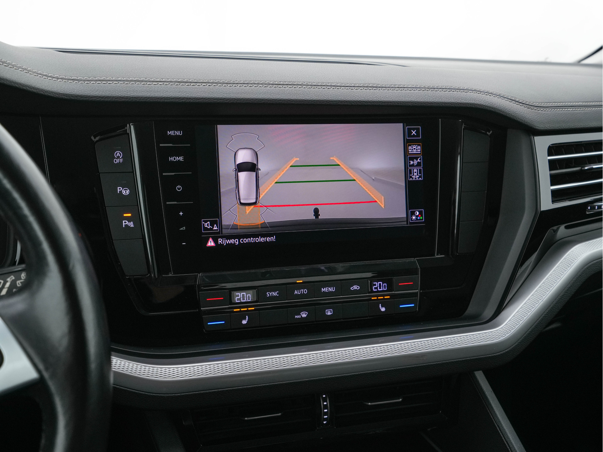 Volkswagen Touareg 3.0 TDI R-Line (INCL-BTW) Aut. *LEATHER | FULL-LED | BLIND-SPOT | HEATED-COMFORTSEATS | AIR-SUSPENSION | KEYLESS | CAMERA | NAVI-FULLMAP | PRIVACY-GLASS | ADAPTIVE-CRUISE |  SHIFT-PADDLES | TOWBAR*