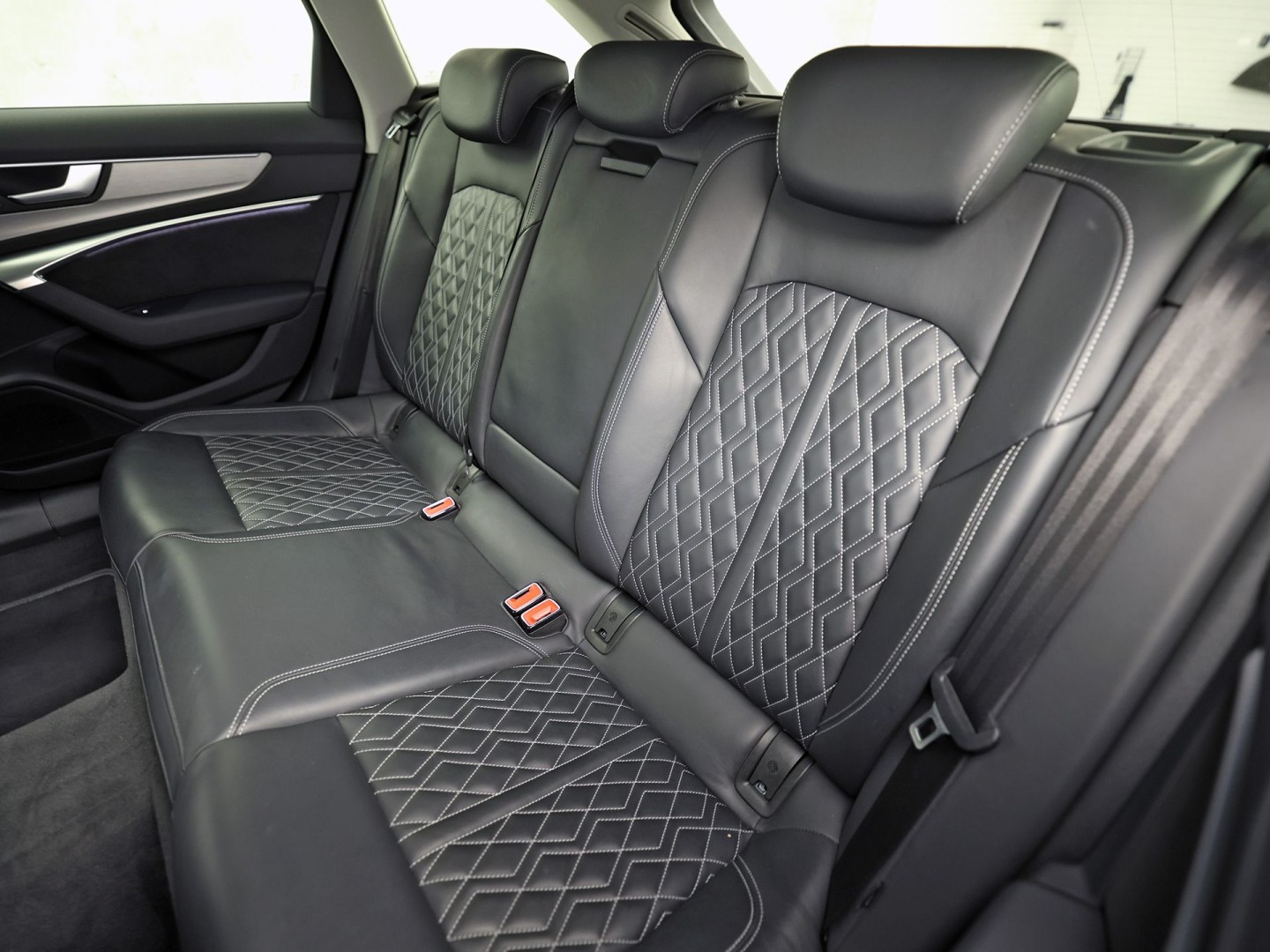Audi A6 55 TFSI e quattro S-Line Competition 368Pk Automaat (2X S-LINE, APPLE CARPLAY, SPORTZETELS, NAPPA LEDER, MEMORY SEATS, CAMERA, ADAPTIVE CRUISE, ELEK ACHTERKLEP, STOELVERWARMING ACHTER, NIEUWSTAAT)