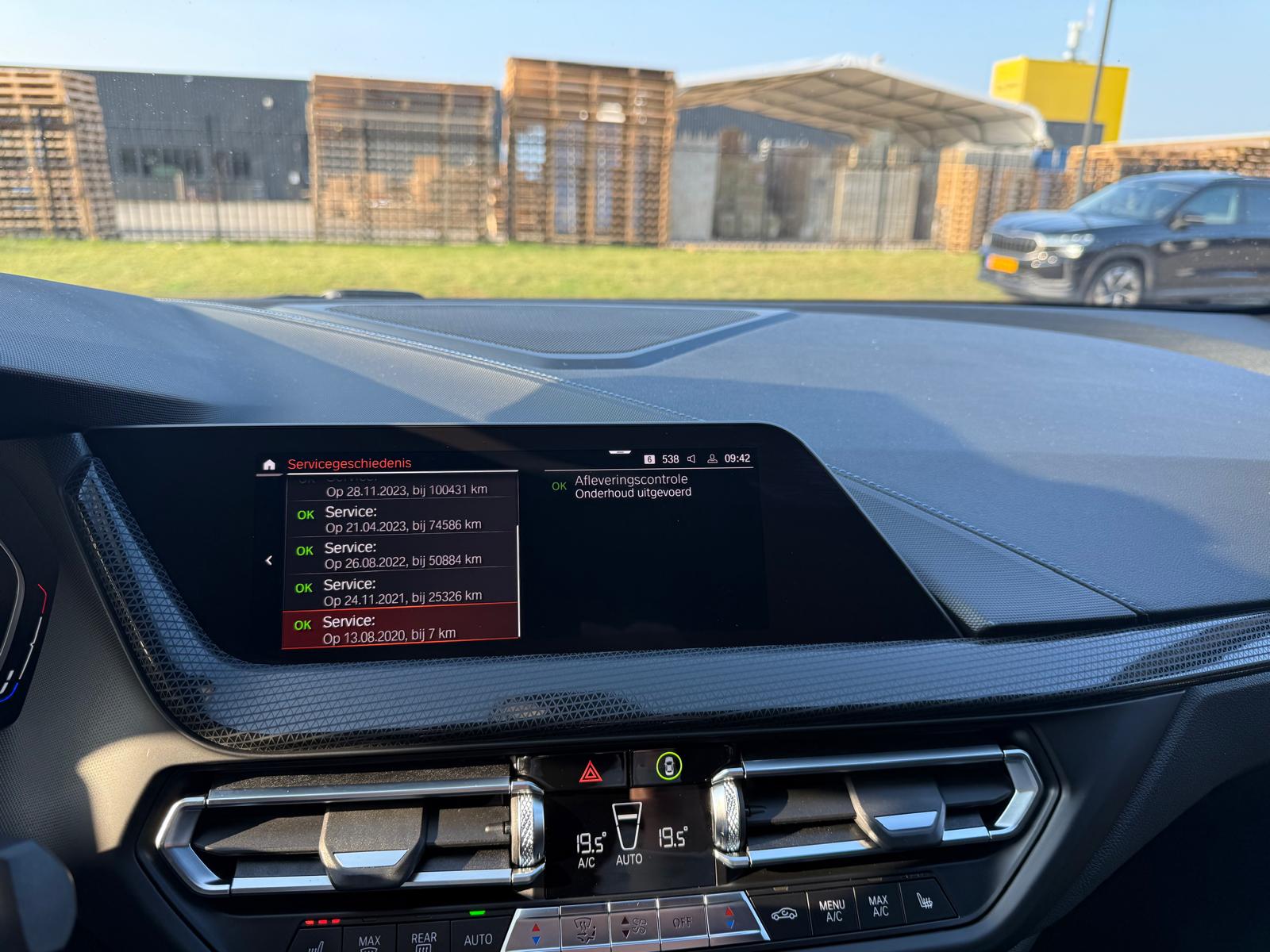 BMW 1-serie 116d Executive | 1E EIGENAAR | 3/6/12MND GARANTIE | AUTOMAAT | LED | CARPLAY | SFEERVERLICHTING | CRUISE | AIRCO |