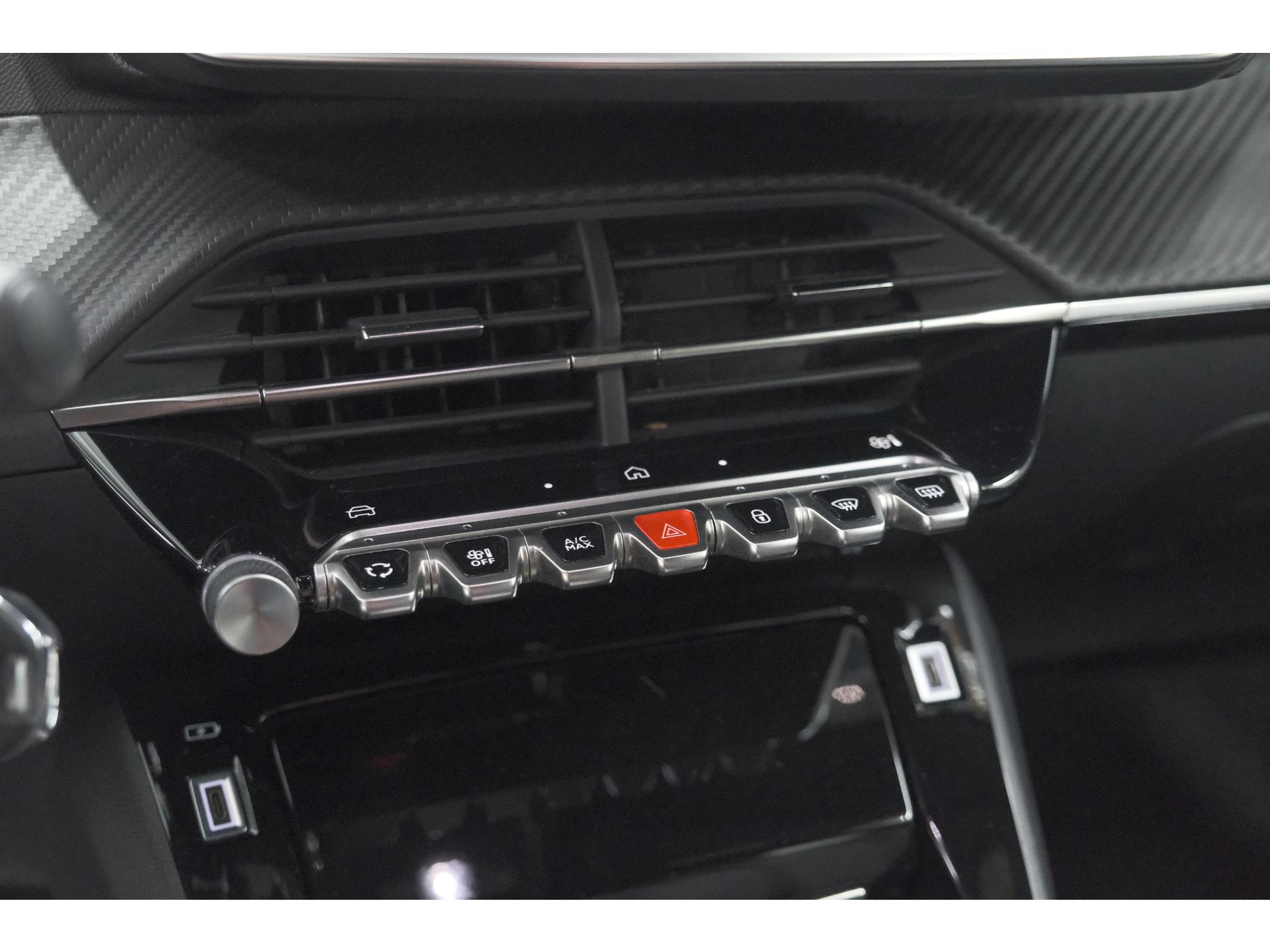 Peugeot 2008 1.2 Hybrid 145 Allure | Apple Carplay | Climate Control | Parkeersensoren Voor + Achter