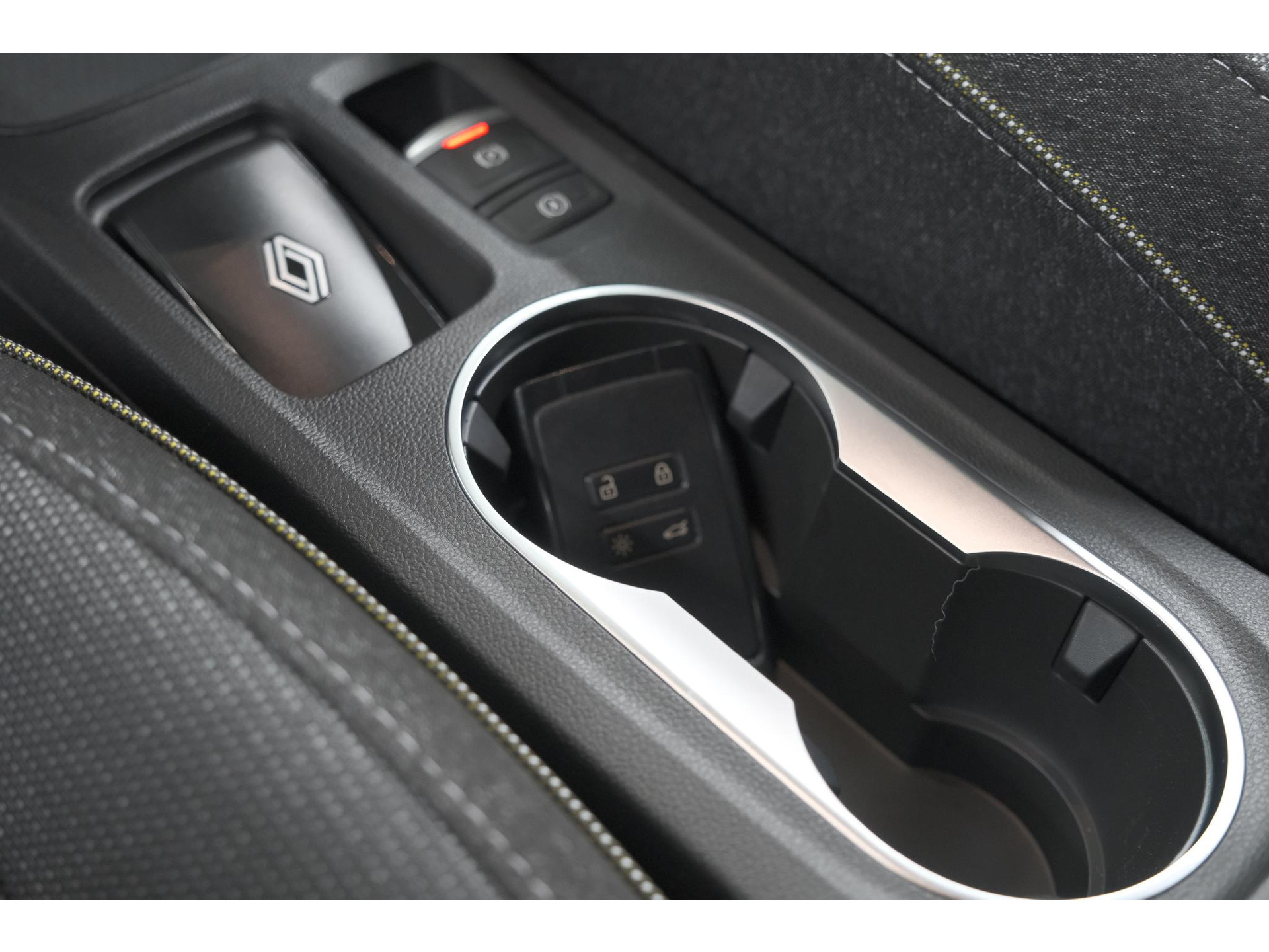 Renault Captur Mild Hybrid 160 EDC Techno | Pack Winter | Camera | Adaptieve Cruise Control | Apple Carplay