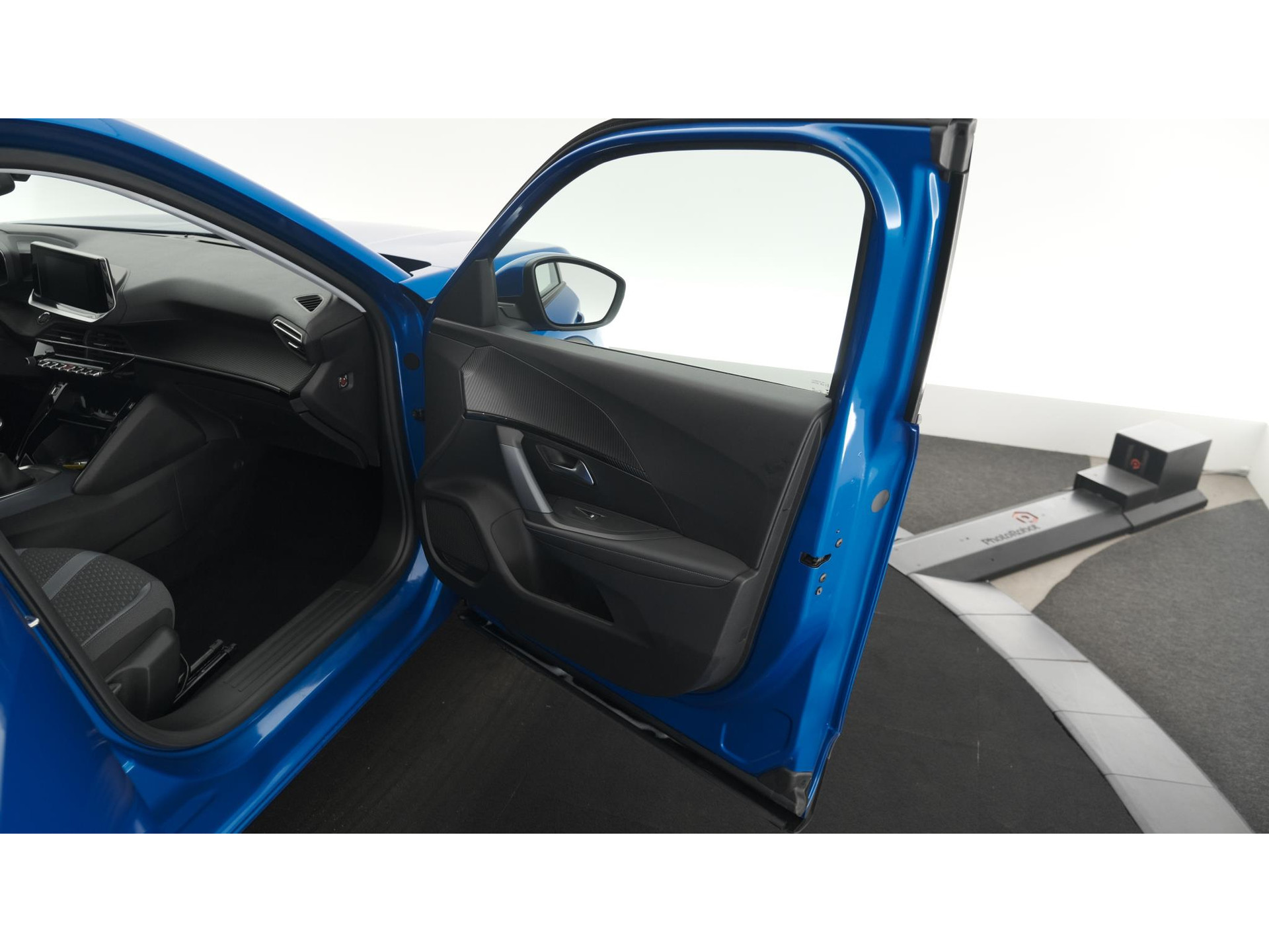 Peugeot 2008 PureTech 130 Allure | Trekhaak | Camera | Apple Carplay | Stoelverwarming | Parkeersensoren