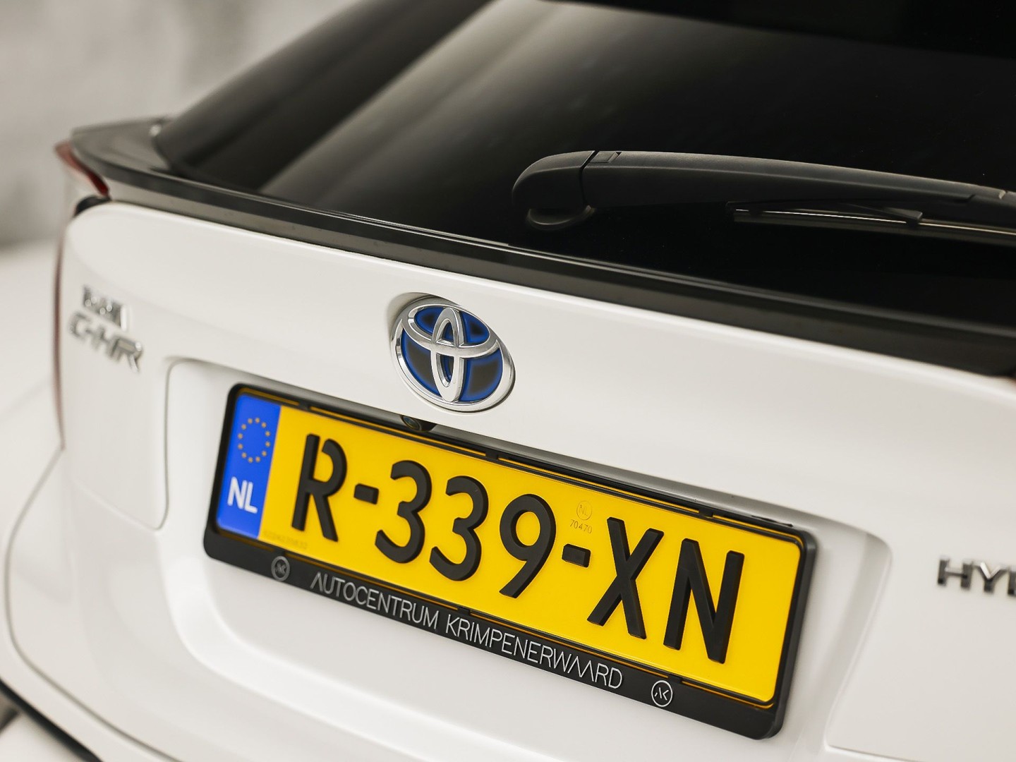 Toyota C-HR 1.8 Hybrid Sport Automaat (GROOT NAVI, CLIMATE, CAMERA, STOELVERWARMING, SPORTSTOELEN, ADAPTIVE CRUISE, GETINT GLAS, KEYLESS, NIEUWSTAAT)